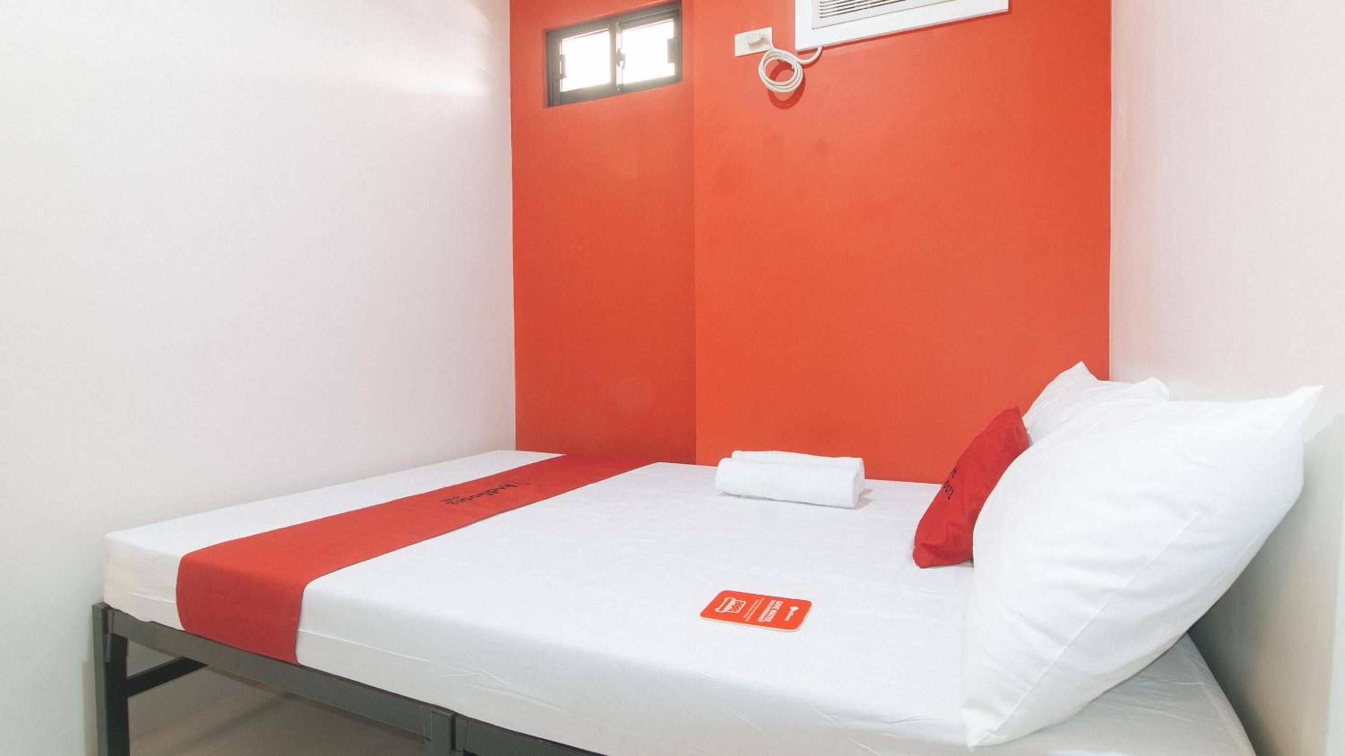 Economy Double Room - Photo 9