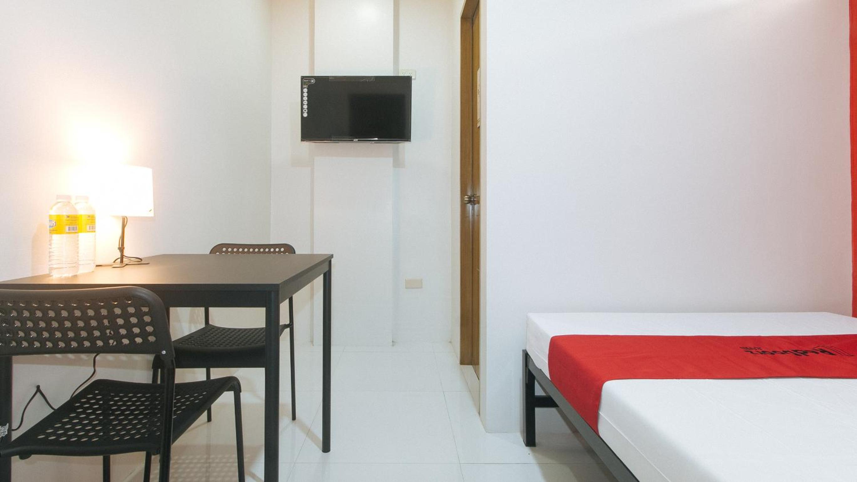 Economy Double Room - Photo 8
