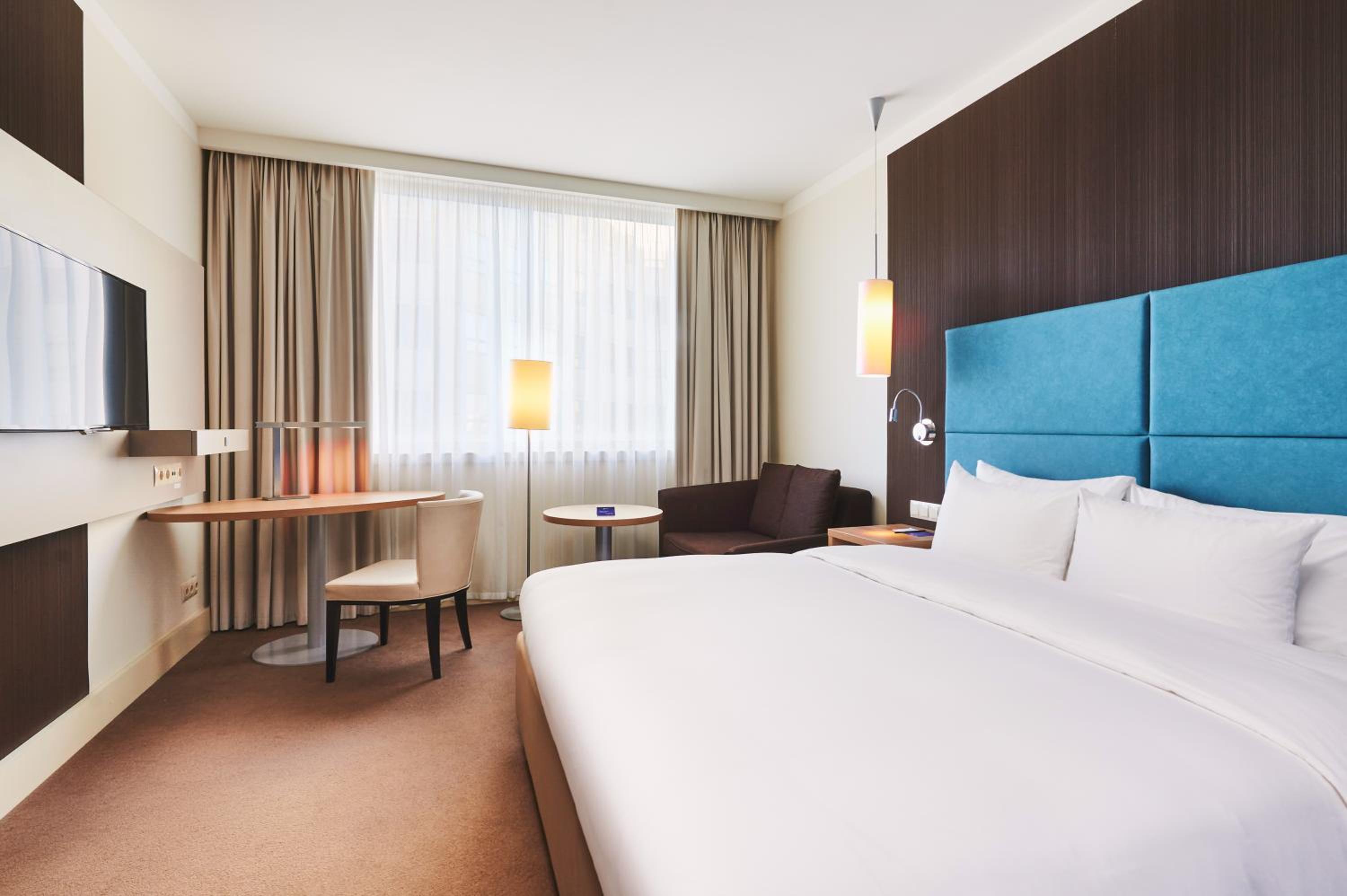 Standard Double or Twin Room - Photo 7