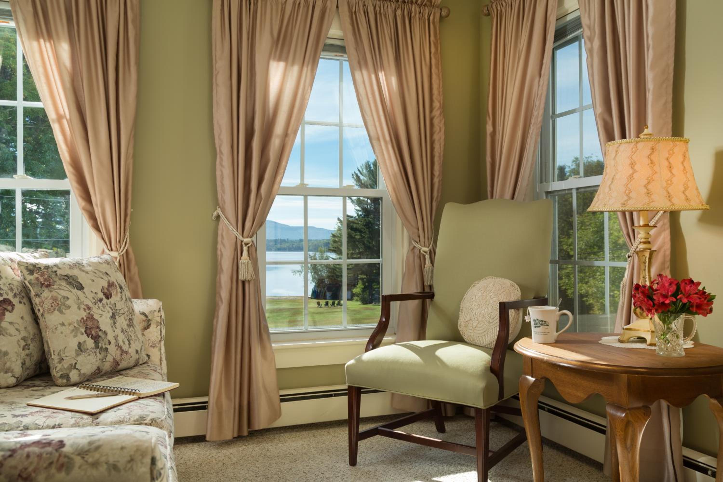 Suite with Lake View 4 photo 2