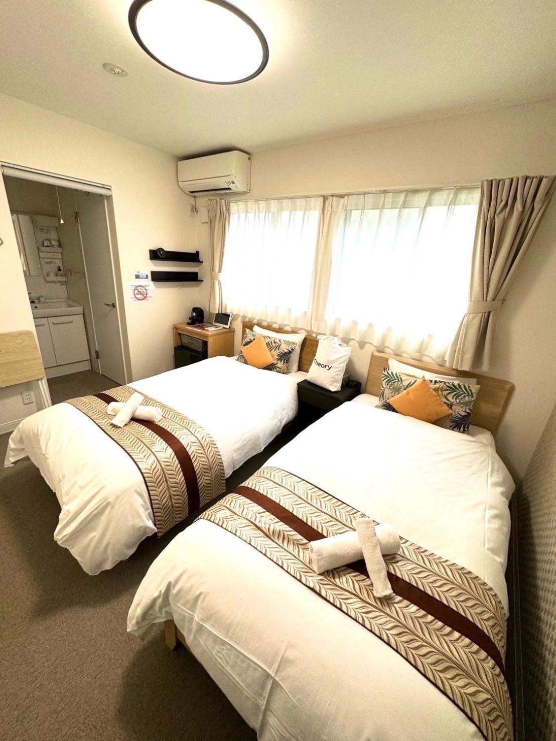 Twin Room with Bath photo 1