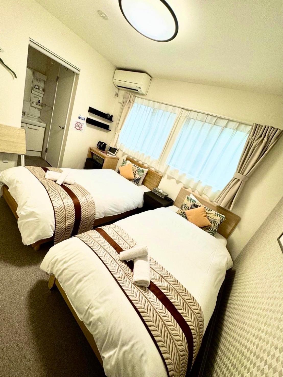 Twin Room with Bath photo 2
