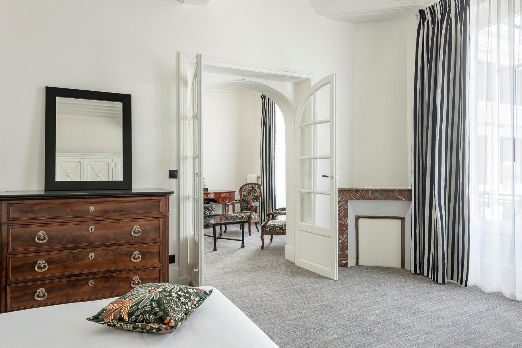 Suite - Photo 3