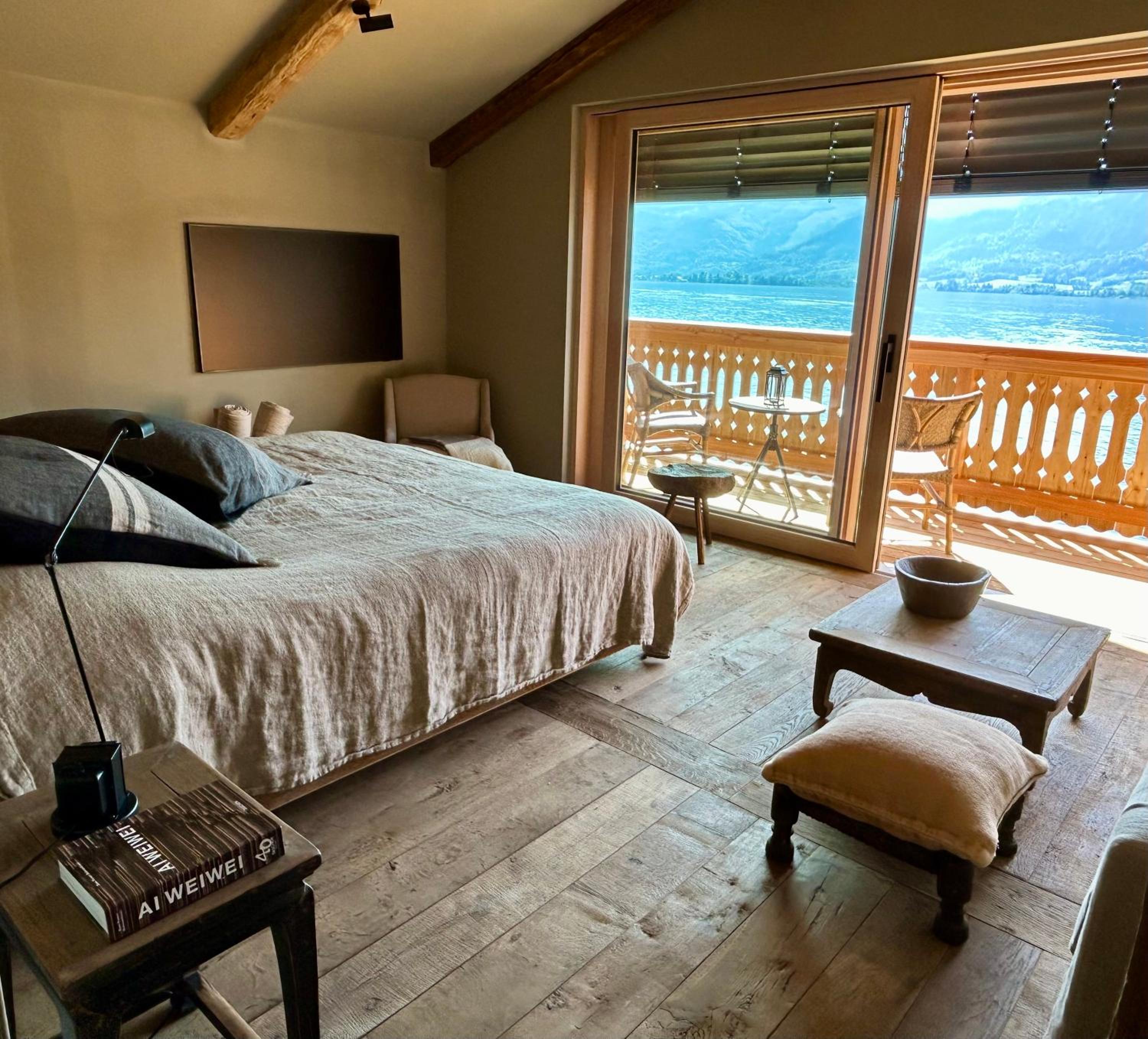 Suite with Lake View photo 1