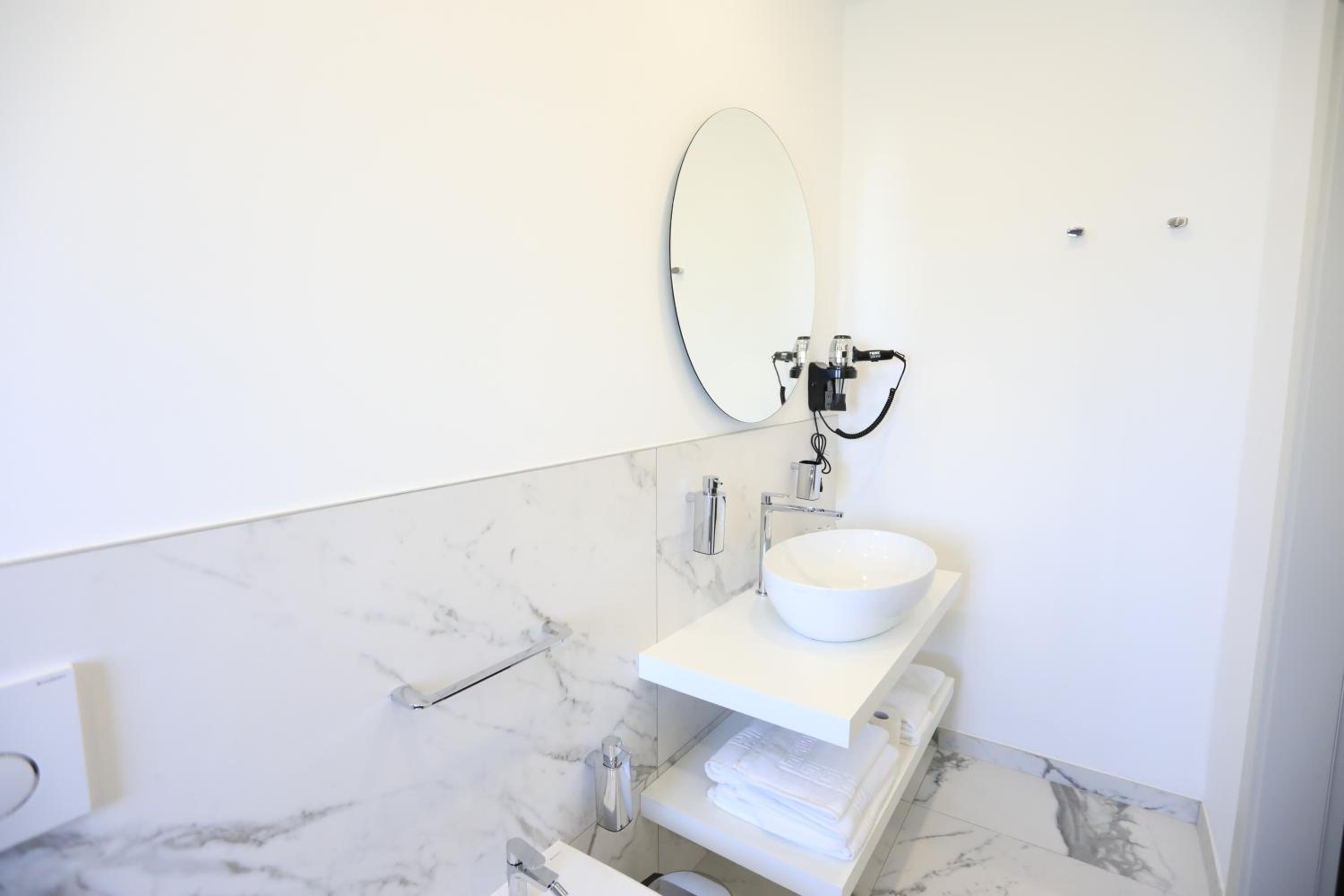 Studio Apartment - Photo 10