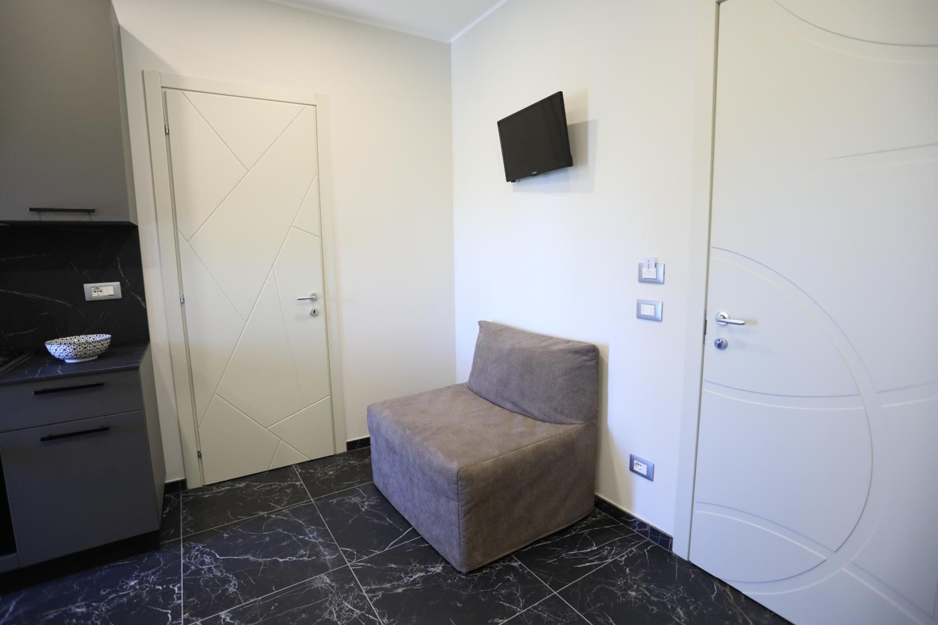 Studio Apartment - Photo 5