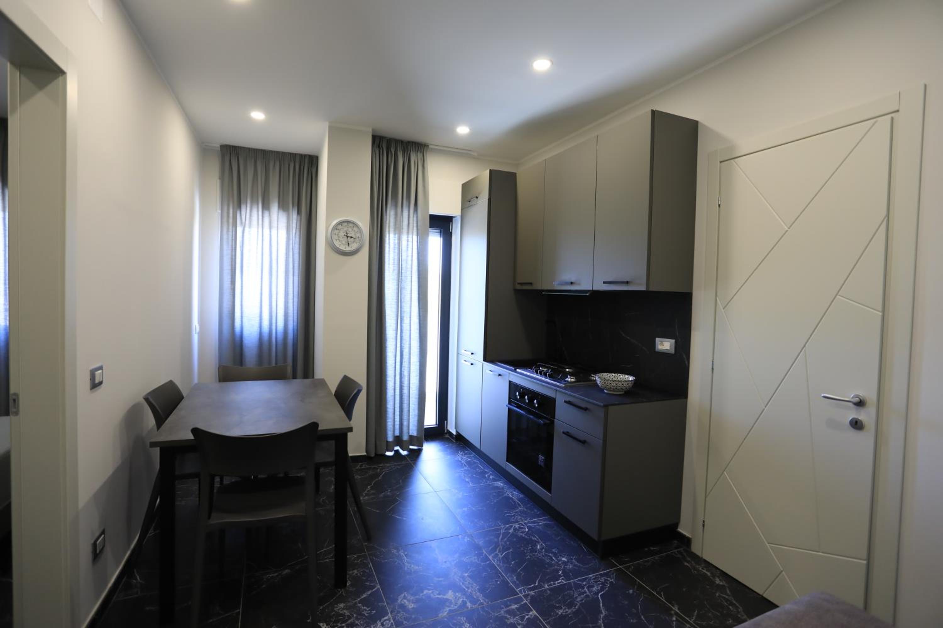 Studio Apartment - Photo 7
