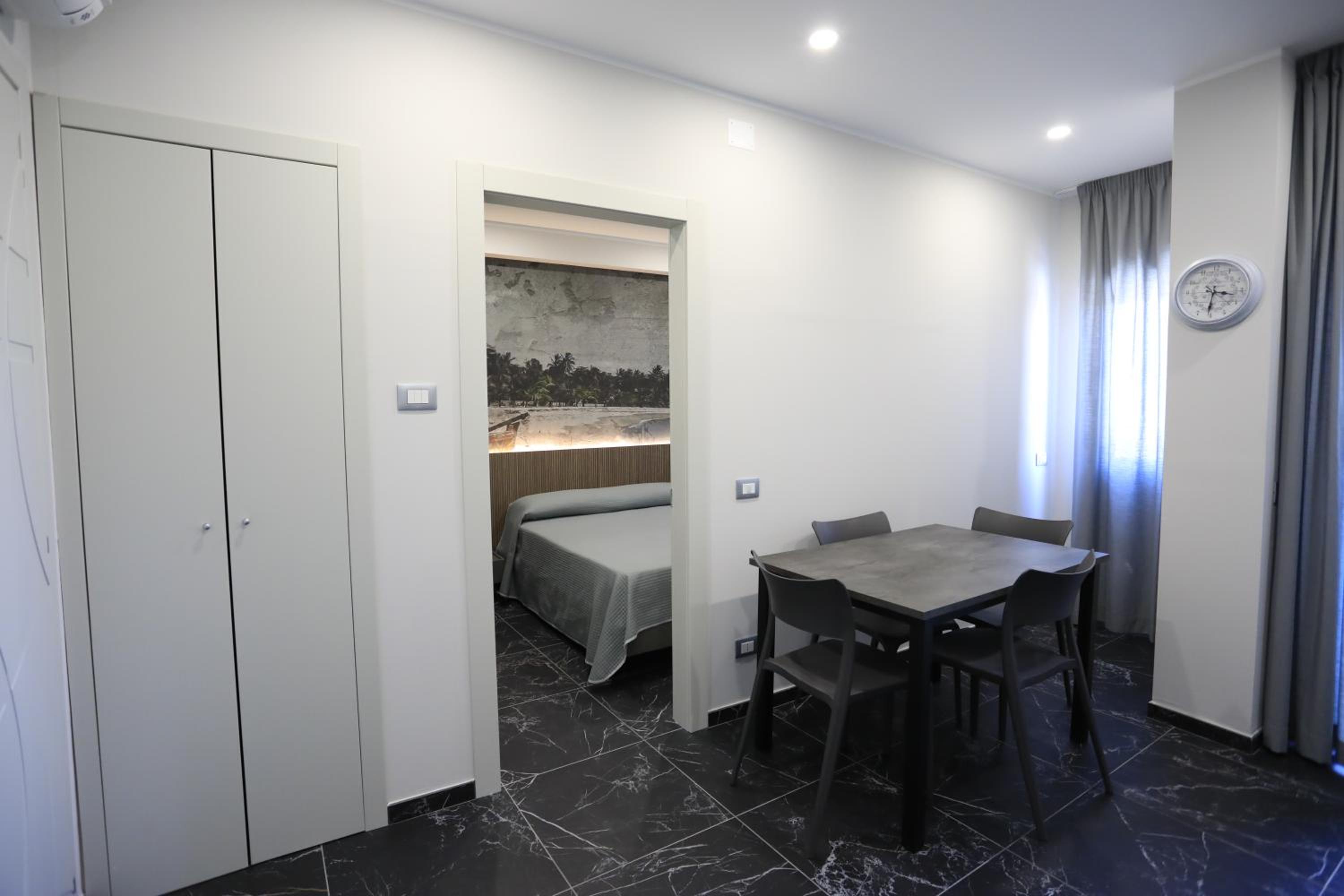 Studio Apartment - Photo 6
