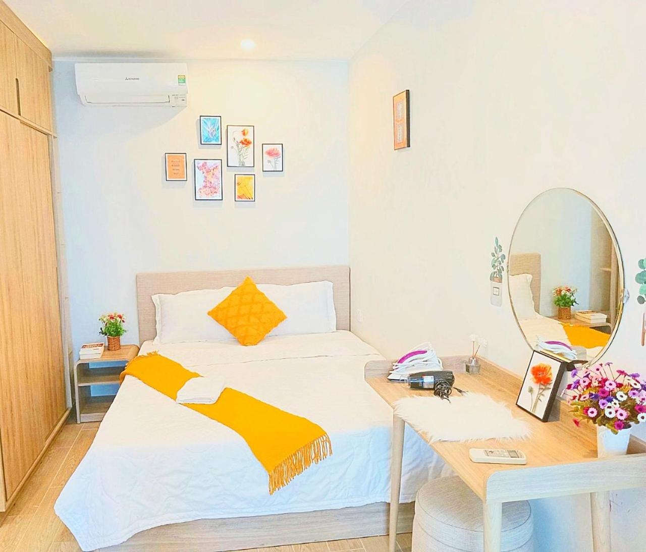 One-Bedroom Apartment - Photo 2