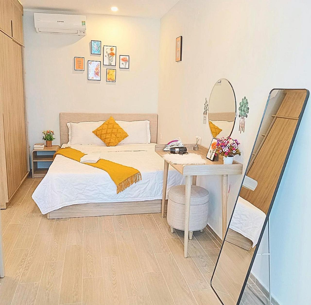 One-Bedroom Apartment - Photo 1