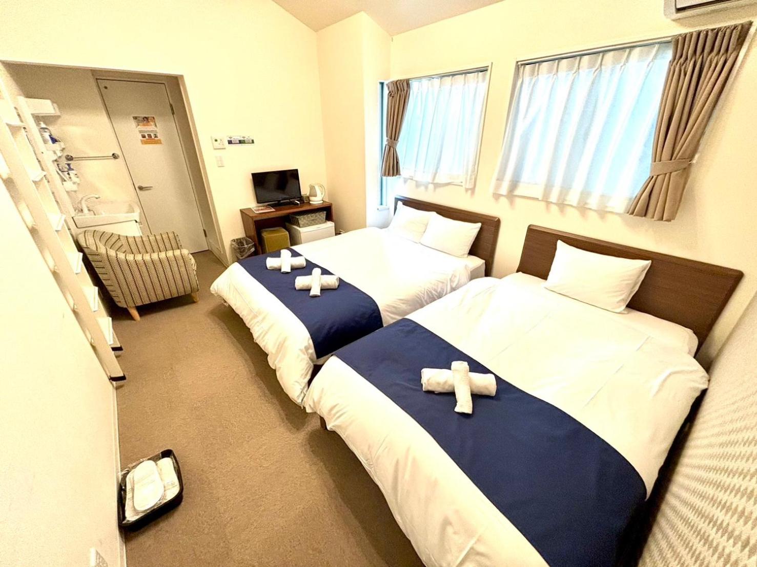 Economy Twin Room photo 3