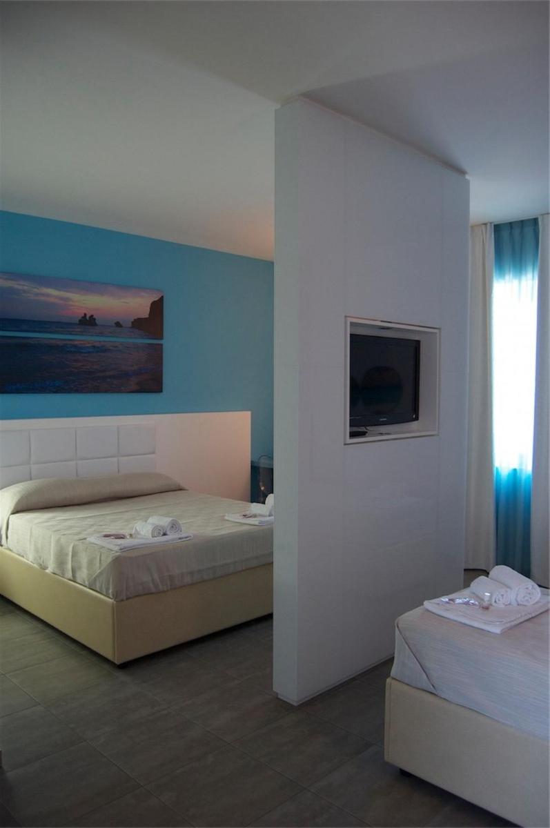 Quadruple Room - Photo 12