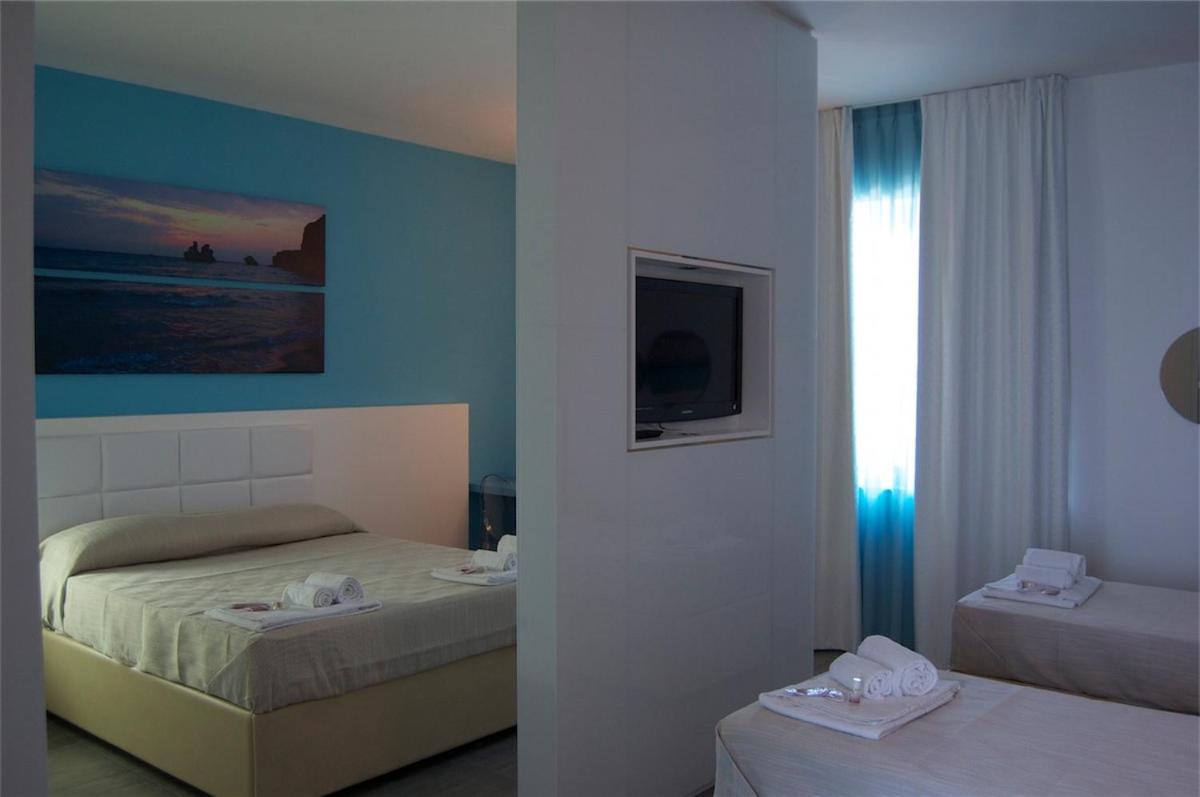 Quadruple Room - Photo 9