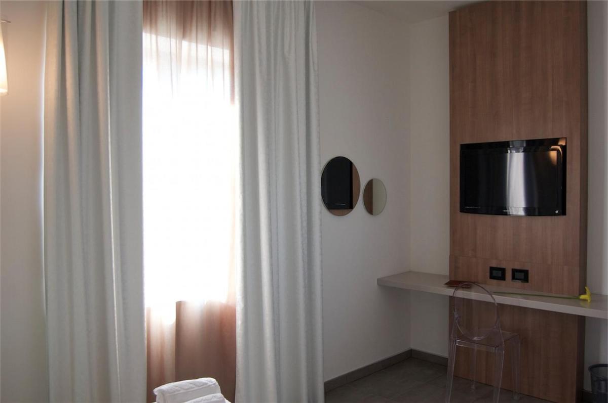 Double Room - Photo 15