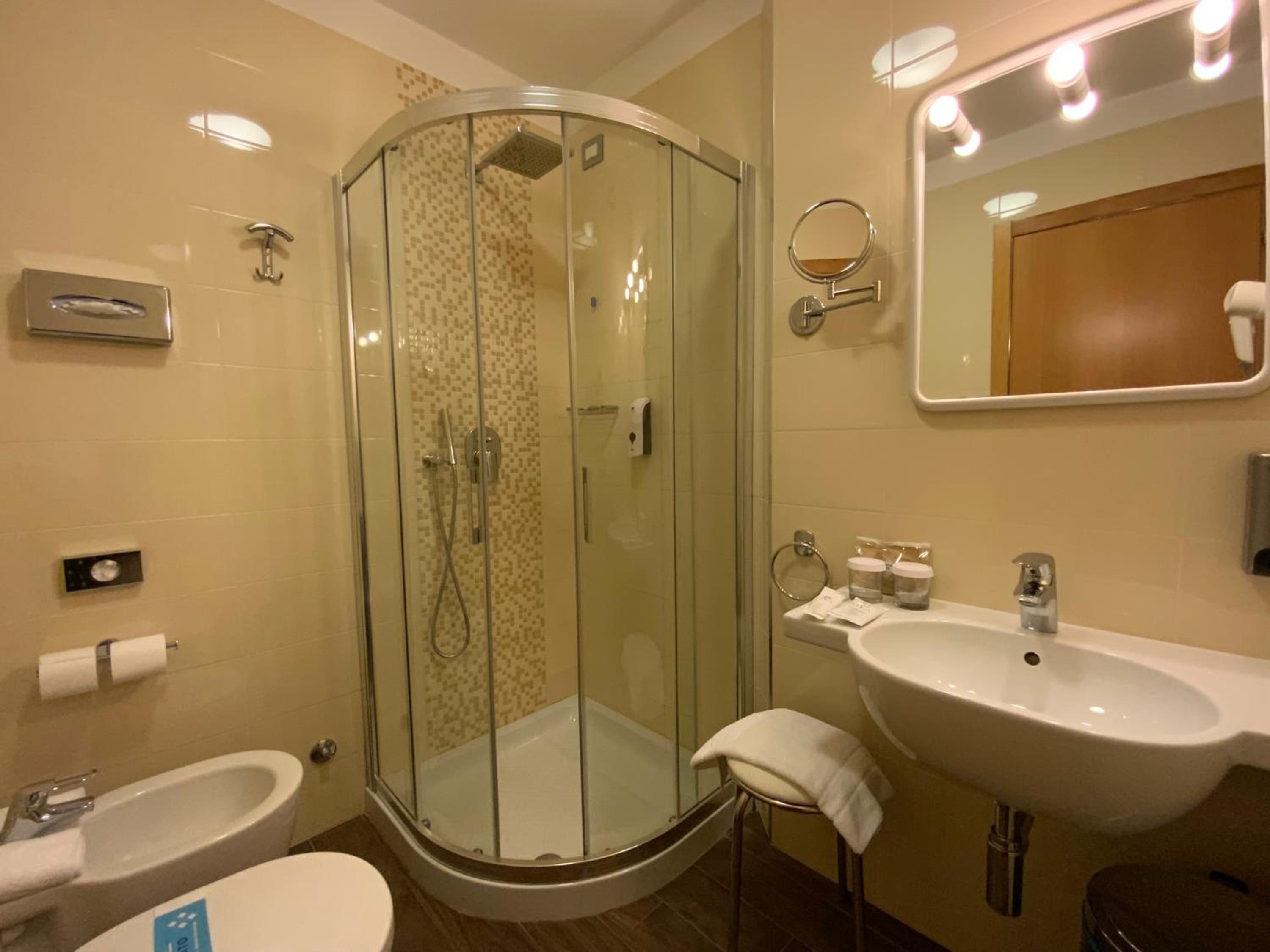 Double Room - Photo 3