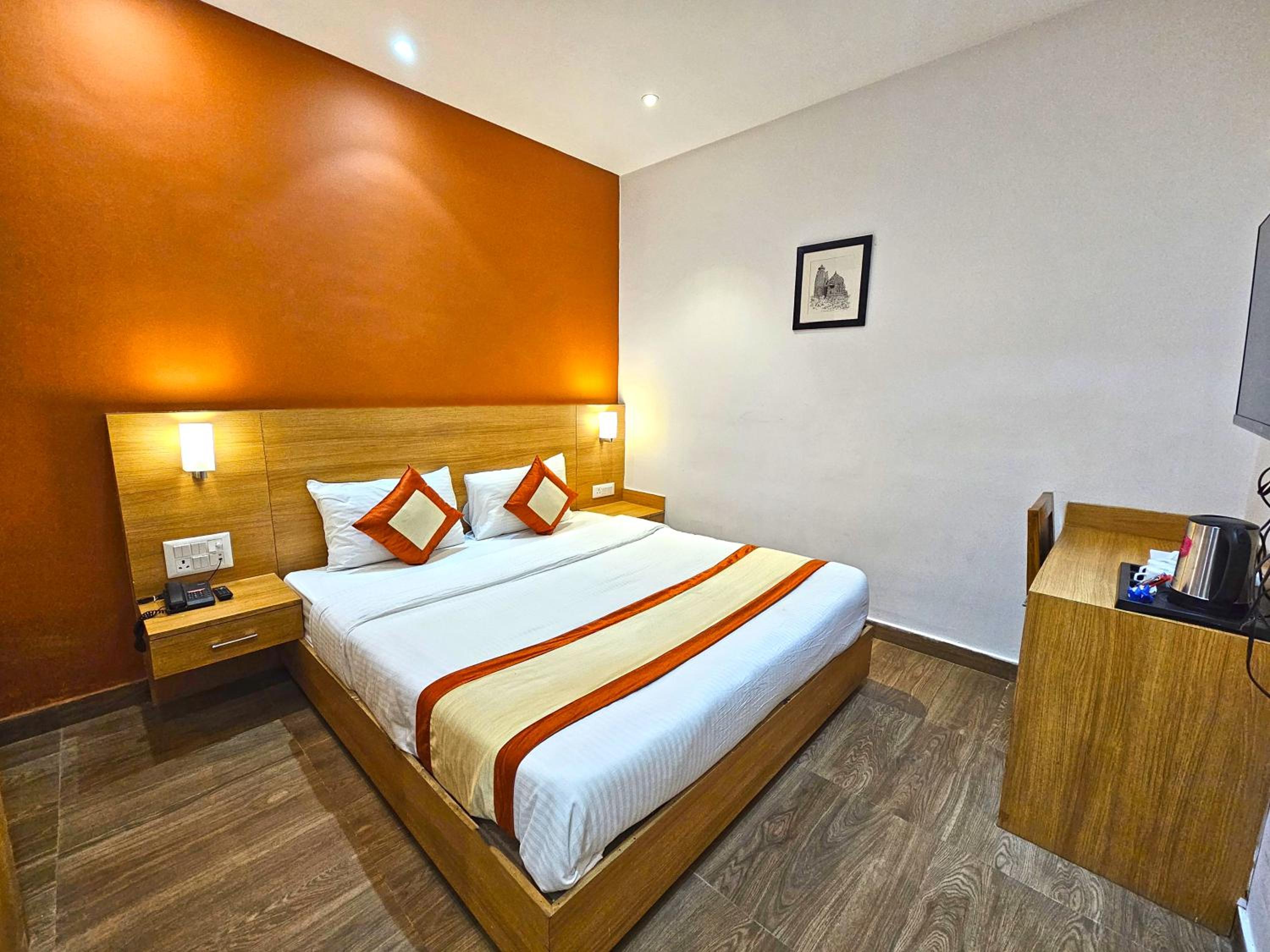 Suite - Photo 1