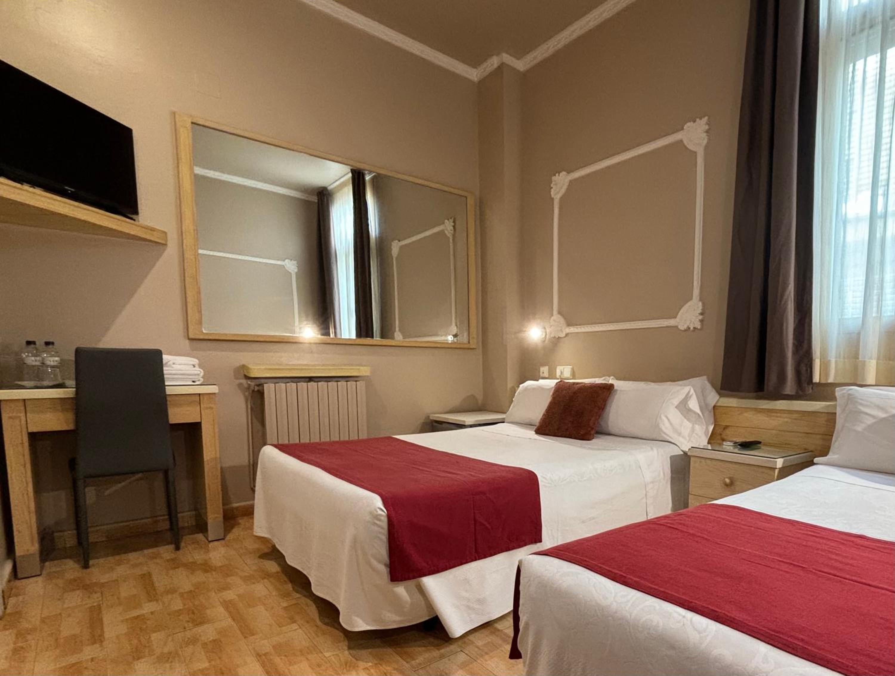 Double or Twin Room - Photo 2