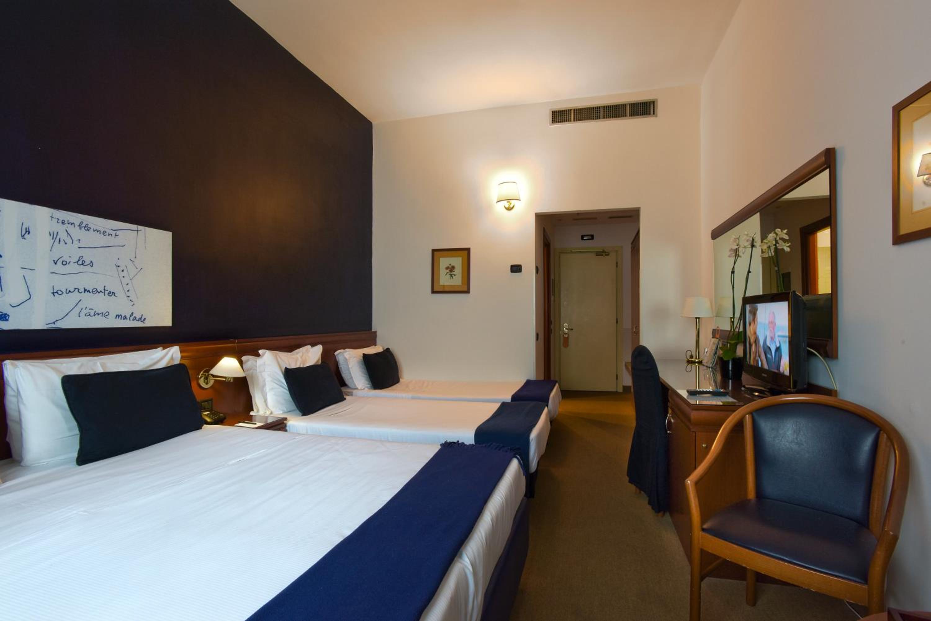 Classic Quadruple Room photo 3