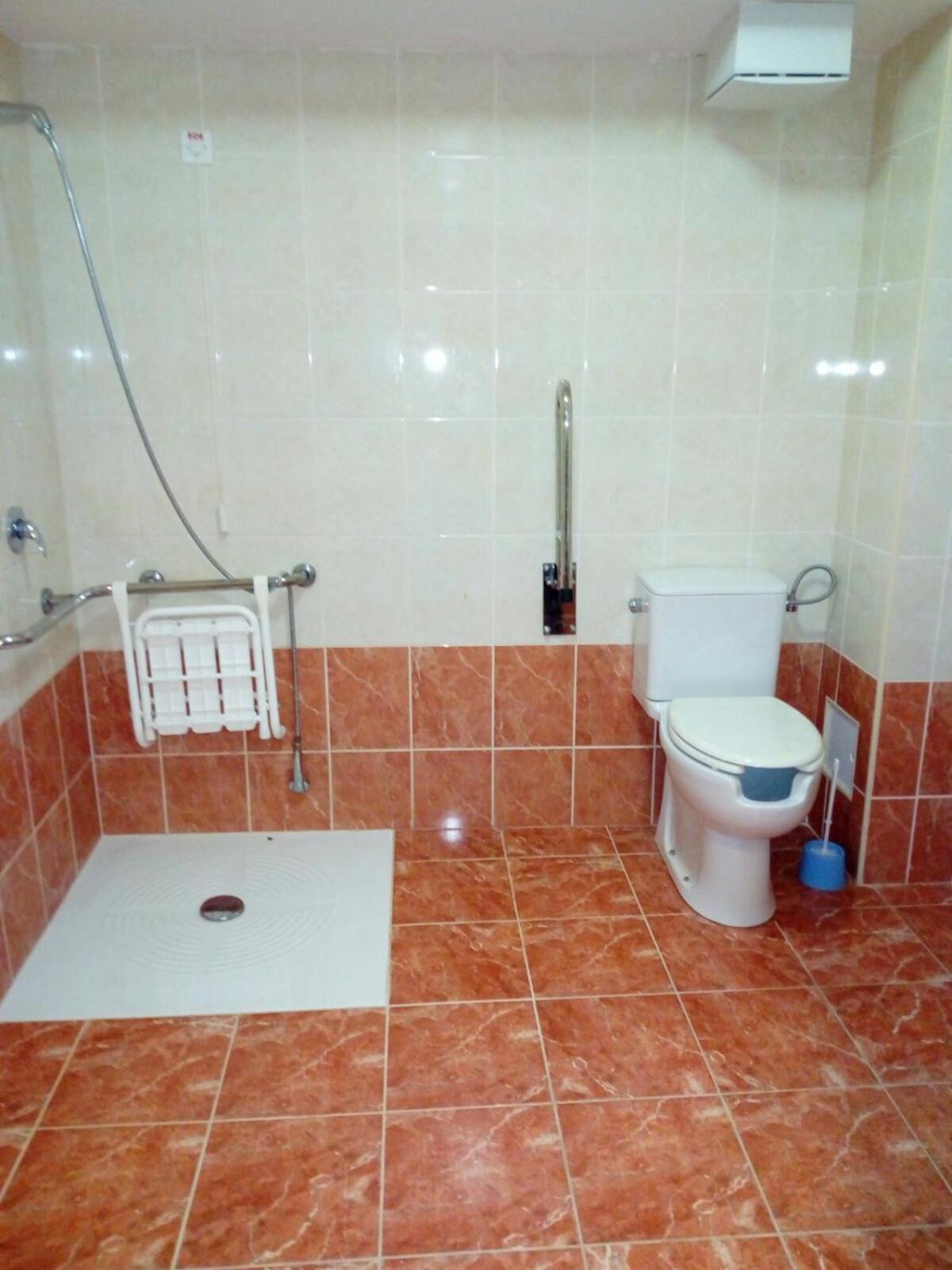 Double Room - Disability Access - Photo 4