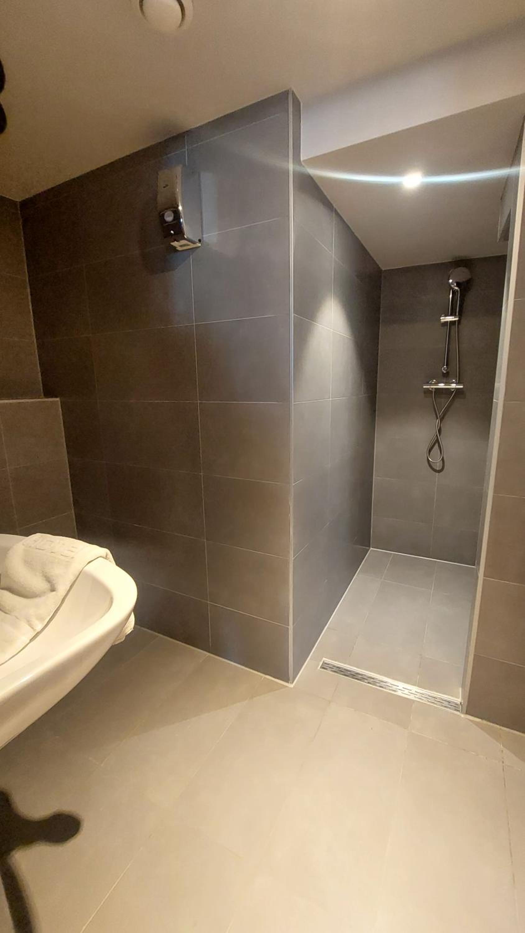 Private Room (6 Adults)