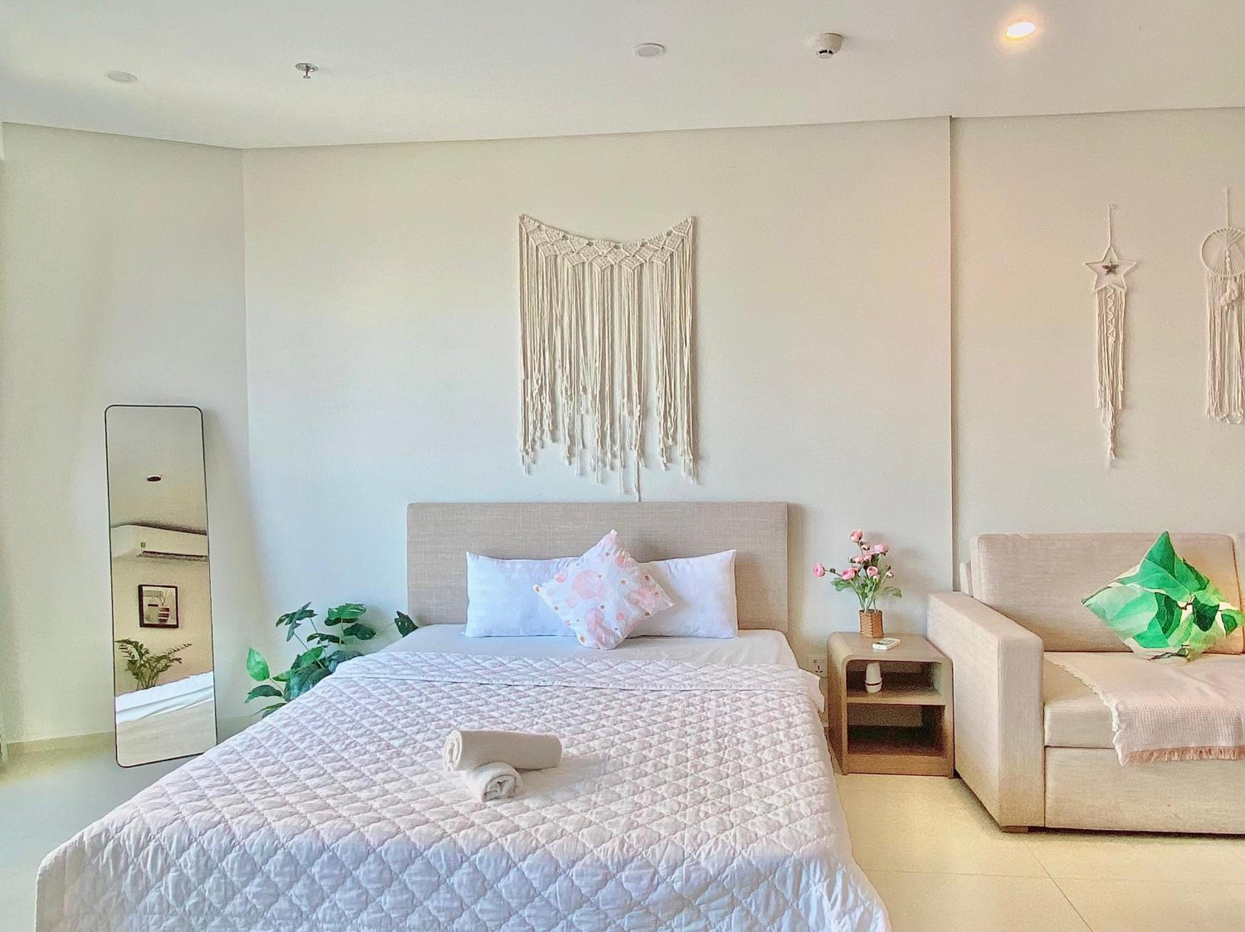 Studio Apartment - Photo 17