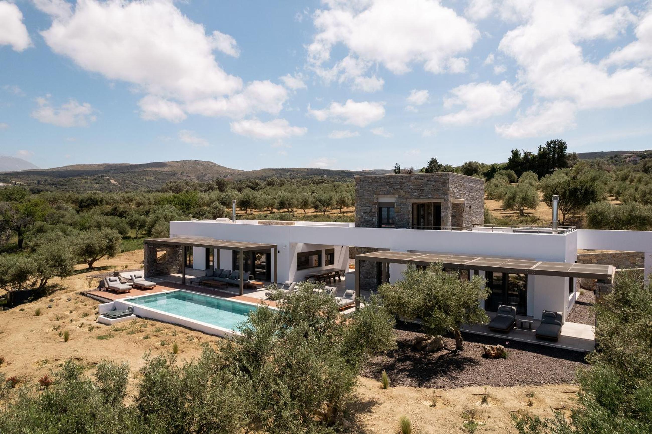 Villa photo 2