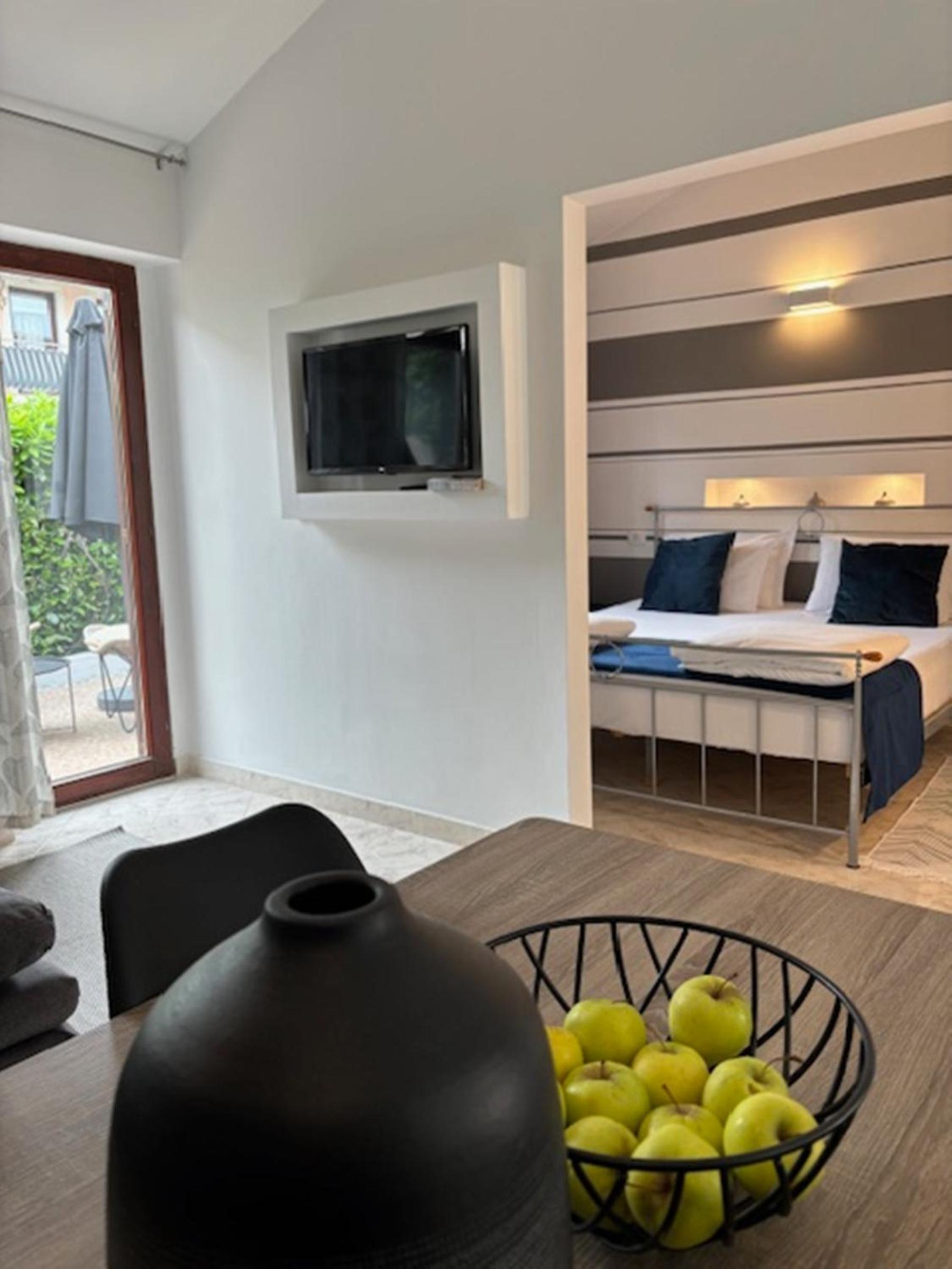 Studio Apartment - Photo 12