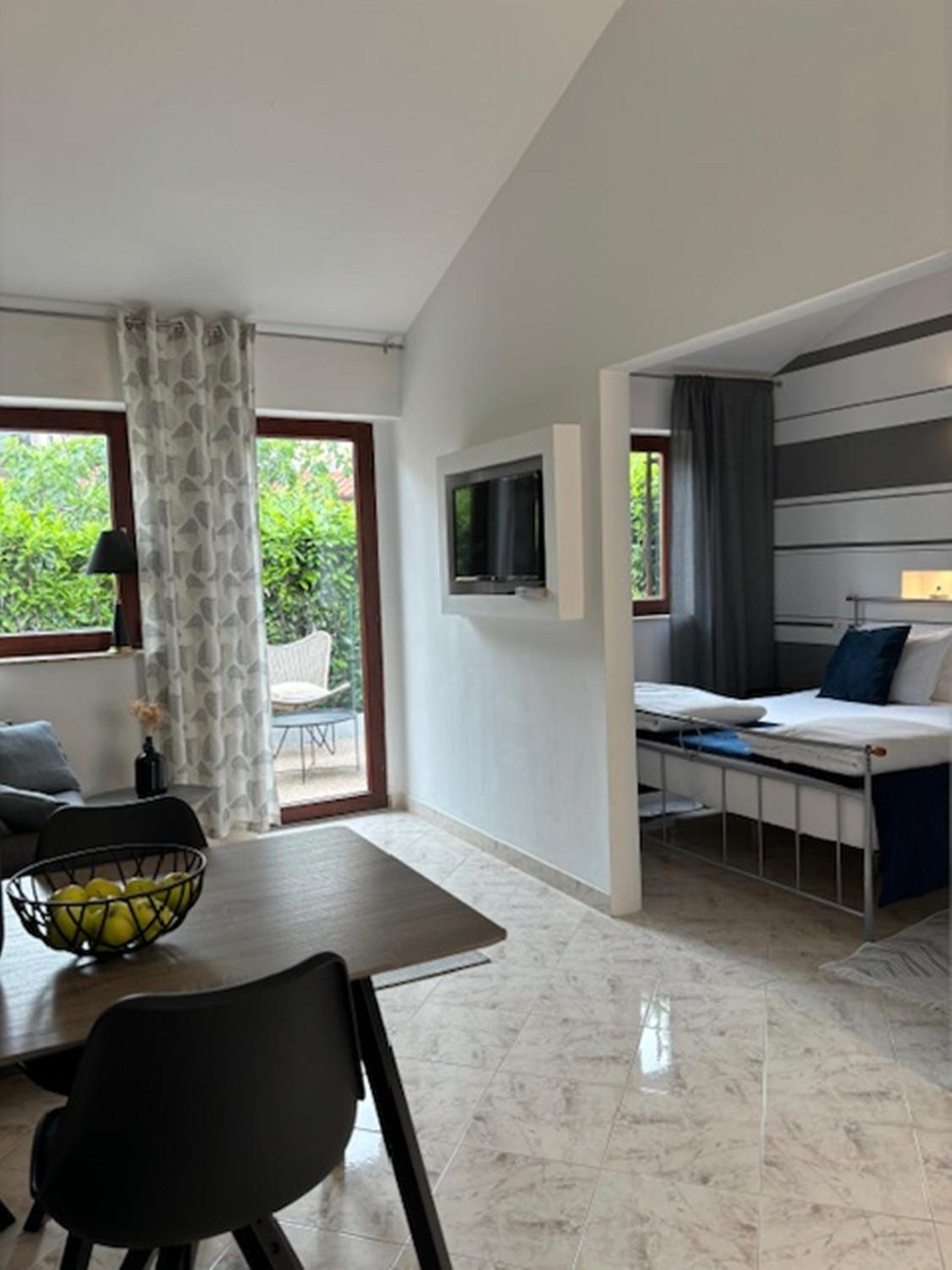 Studio Apartment - Photo 3