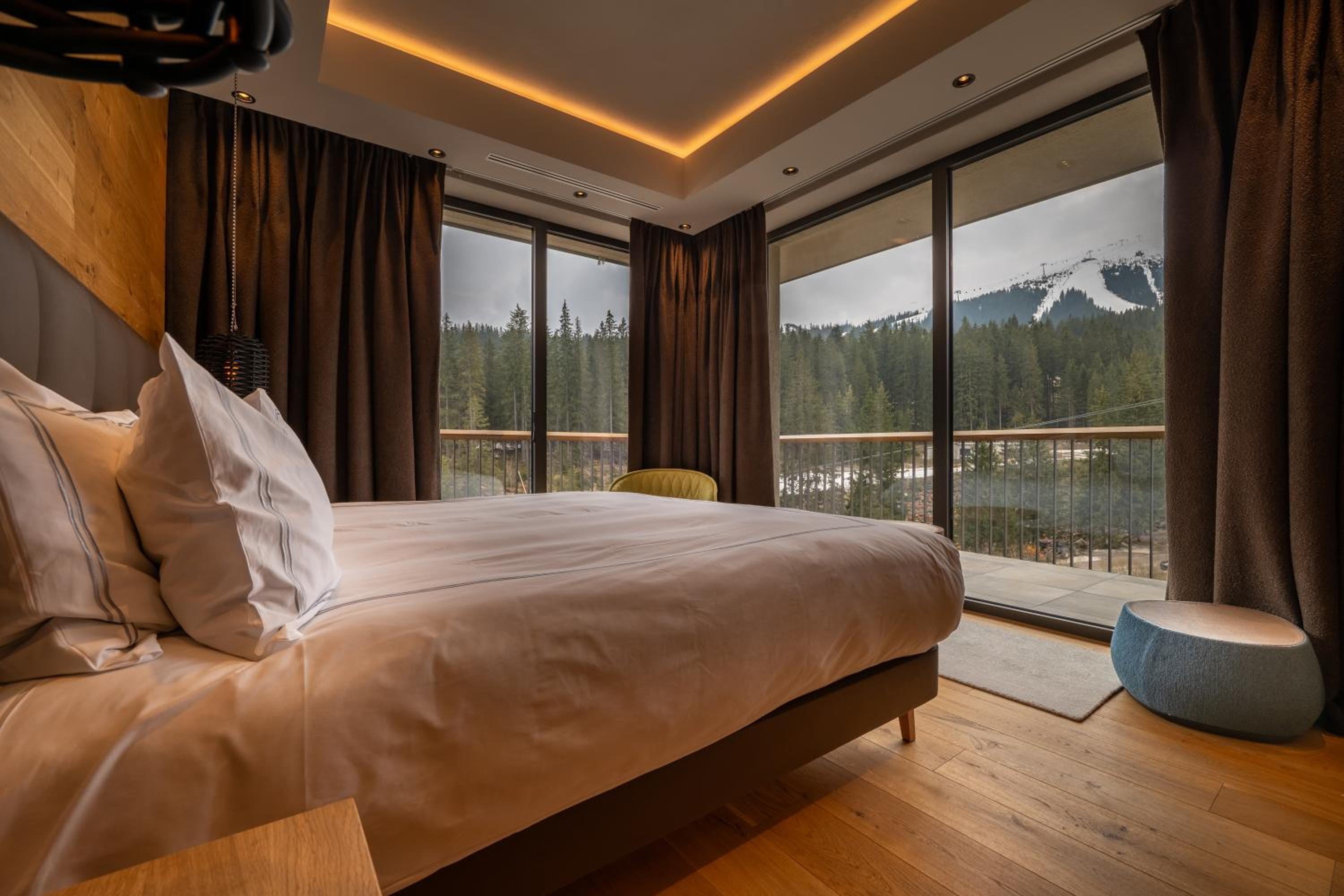 Superior Family Studio With Valley View
