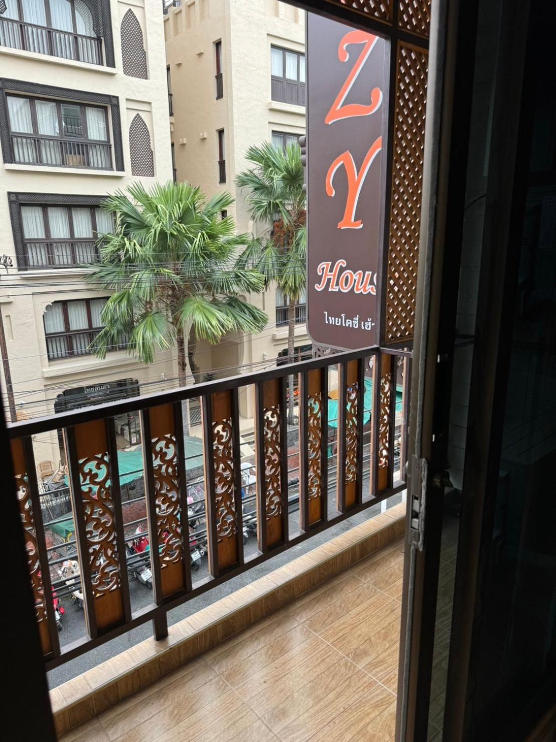 Deluxe Double Room with Balcony photo 3