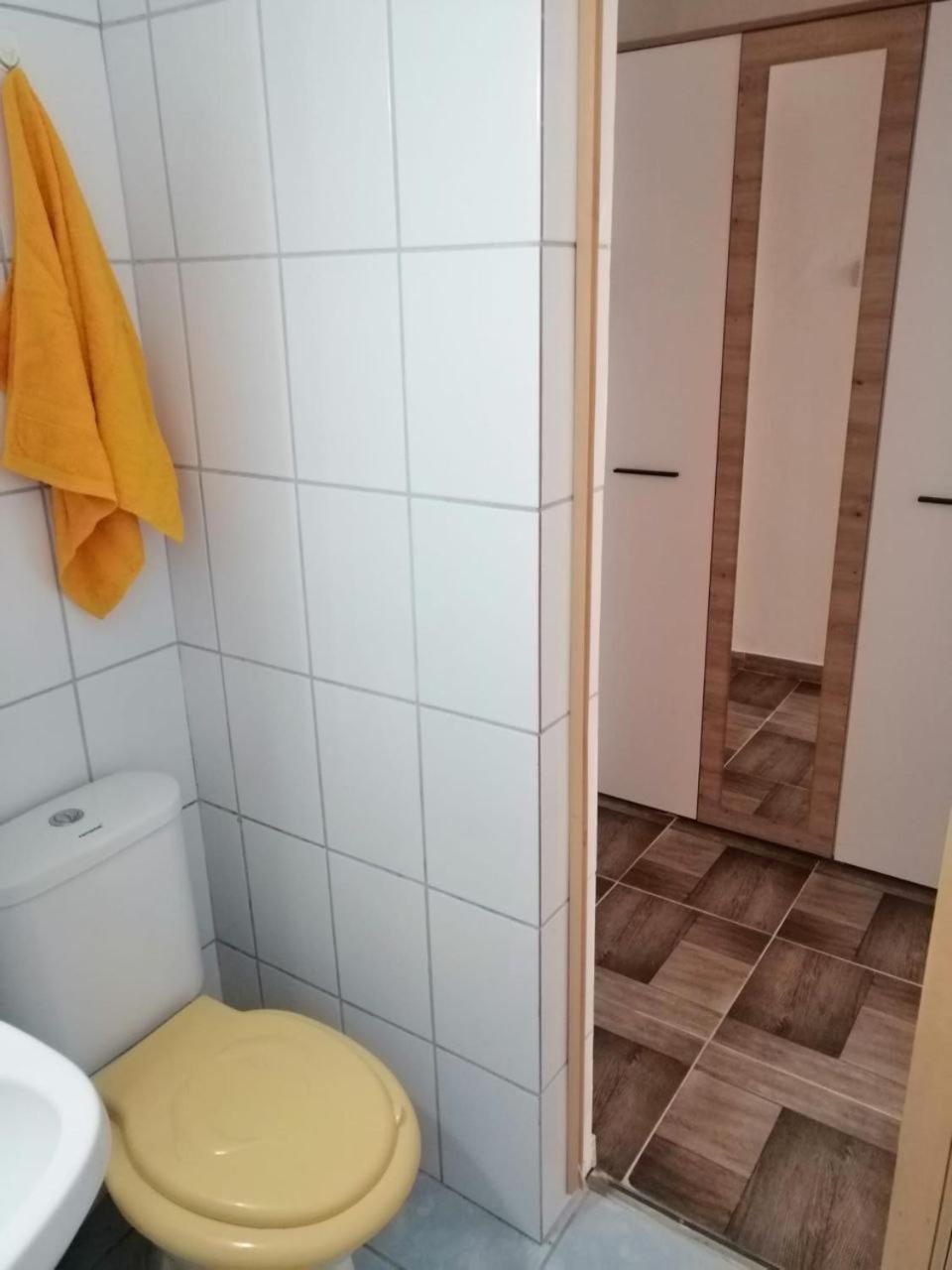 One-Bedroom Apartment photo 3