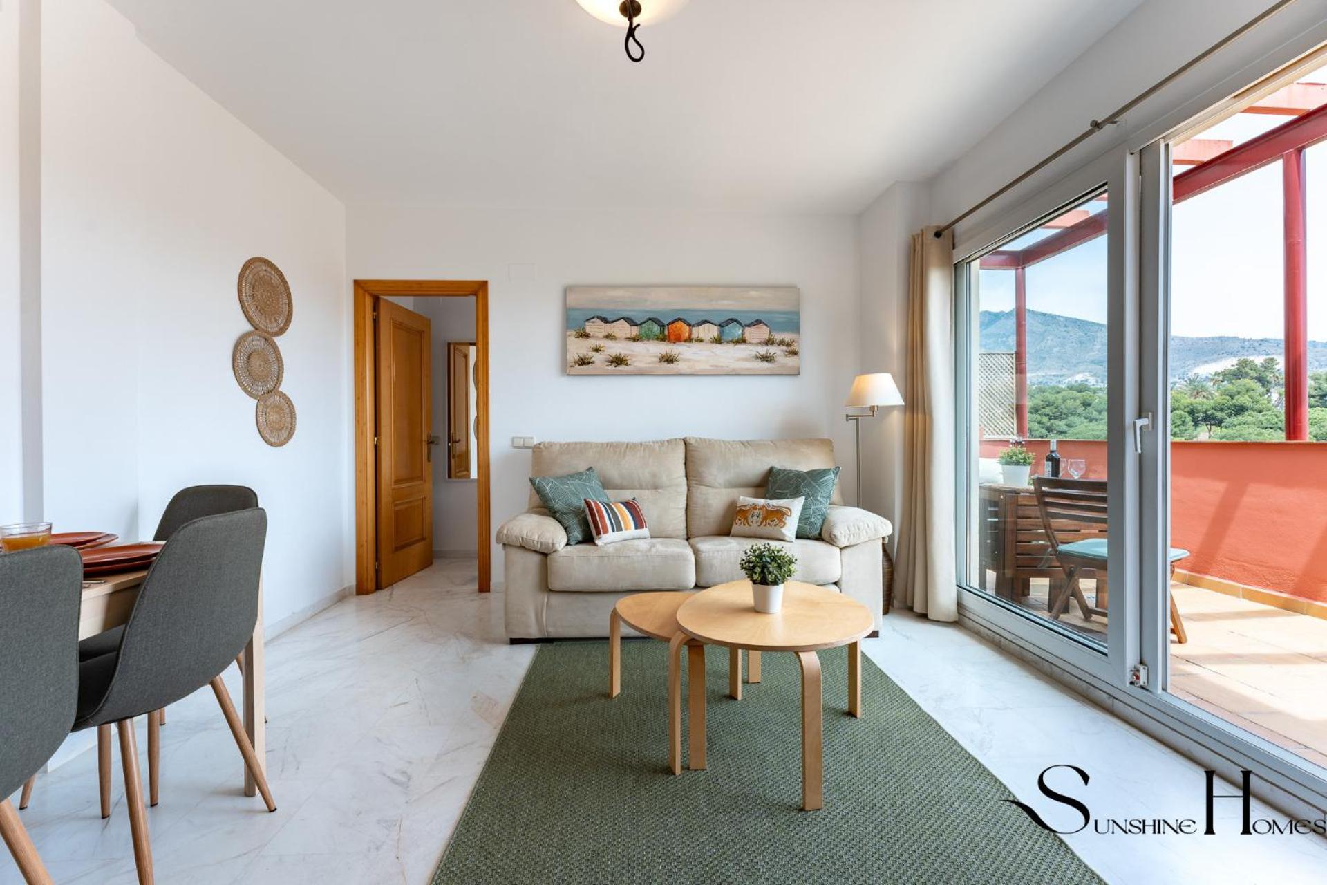 Apartamento de dos habitaciones con terraza y vista al mar