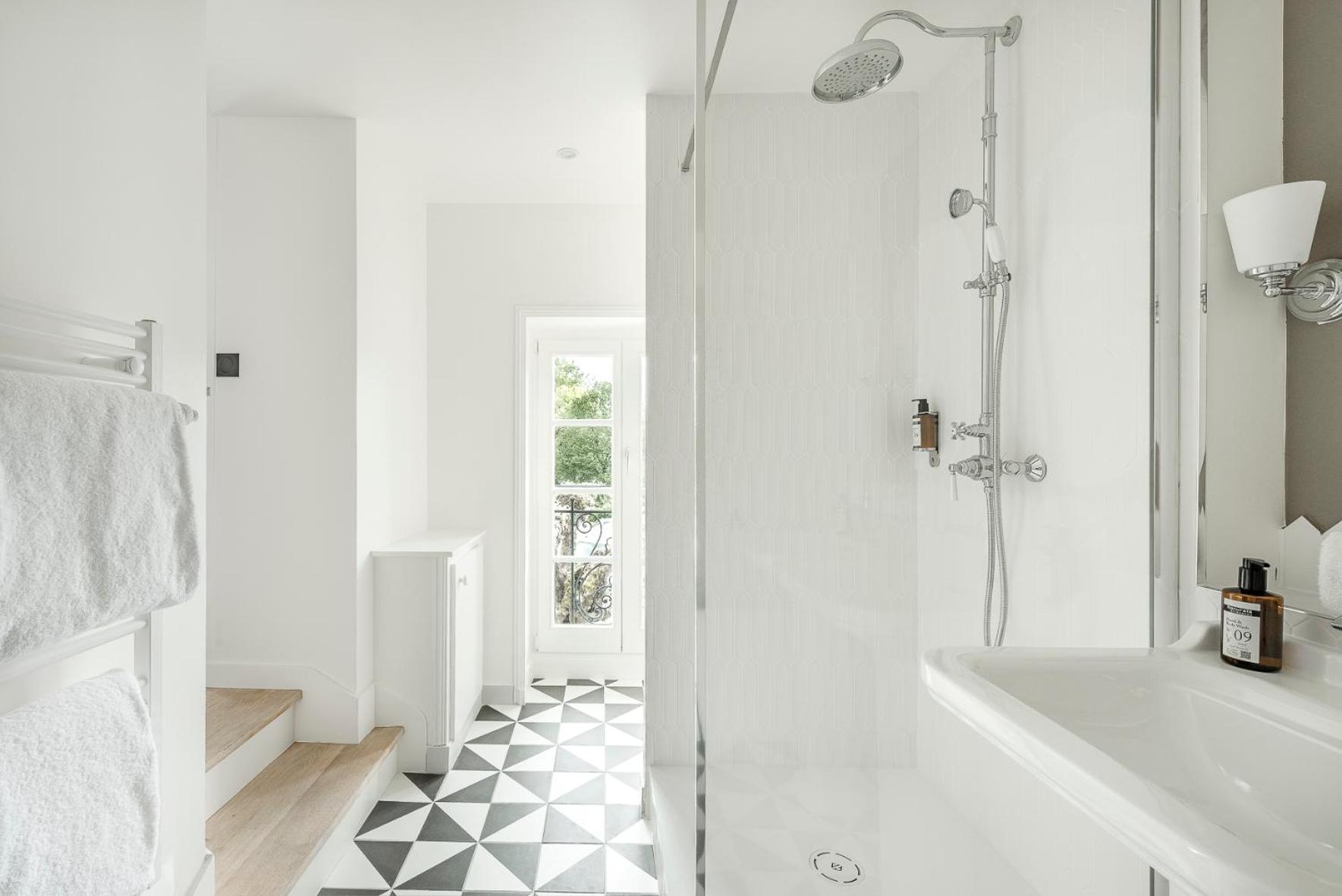 Suite - Photo 2