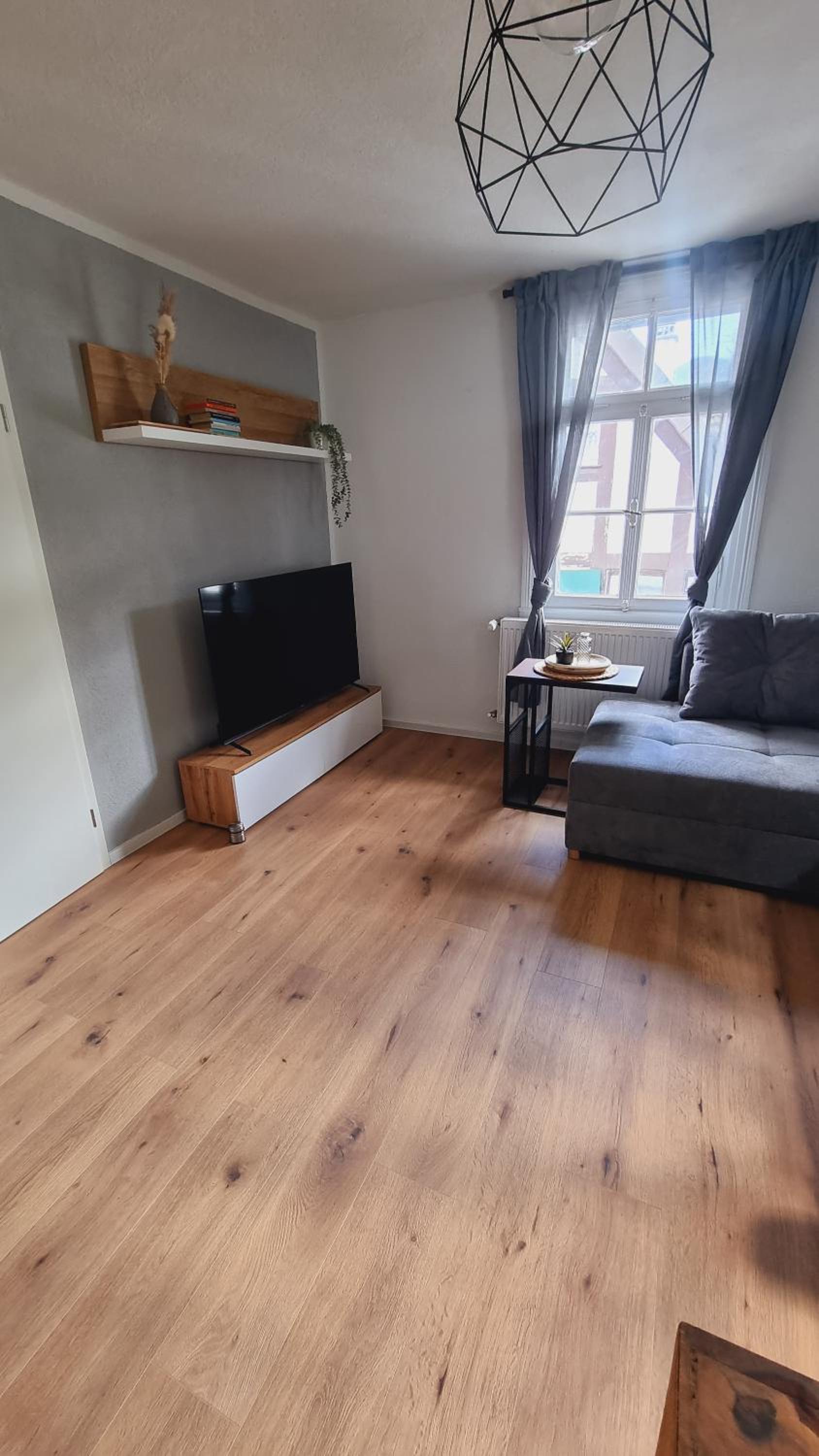 Six-Bedroom House photo 3