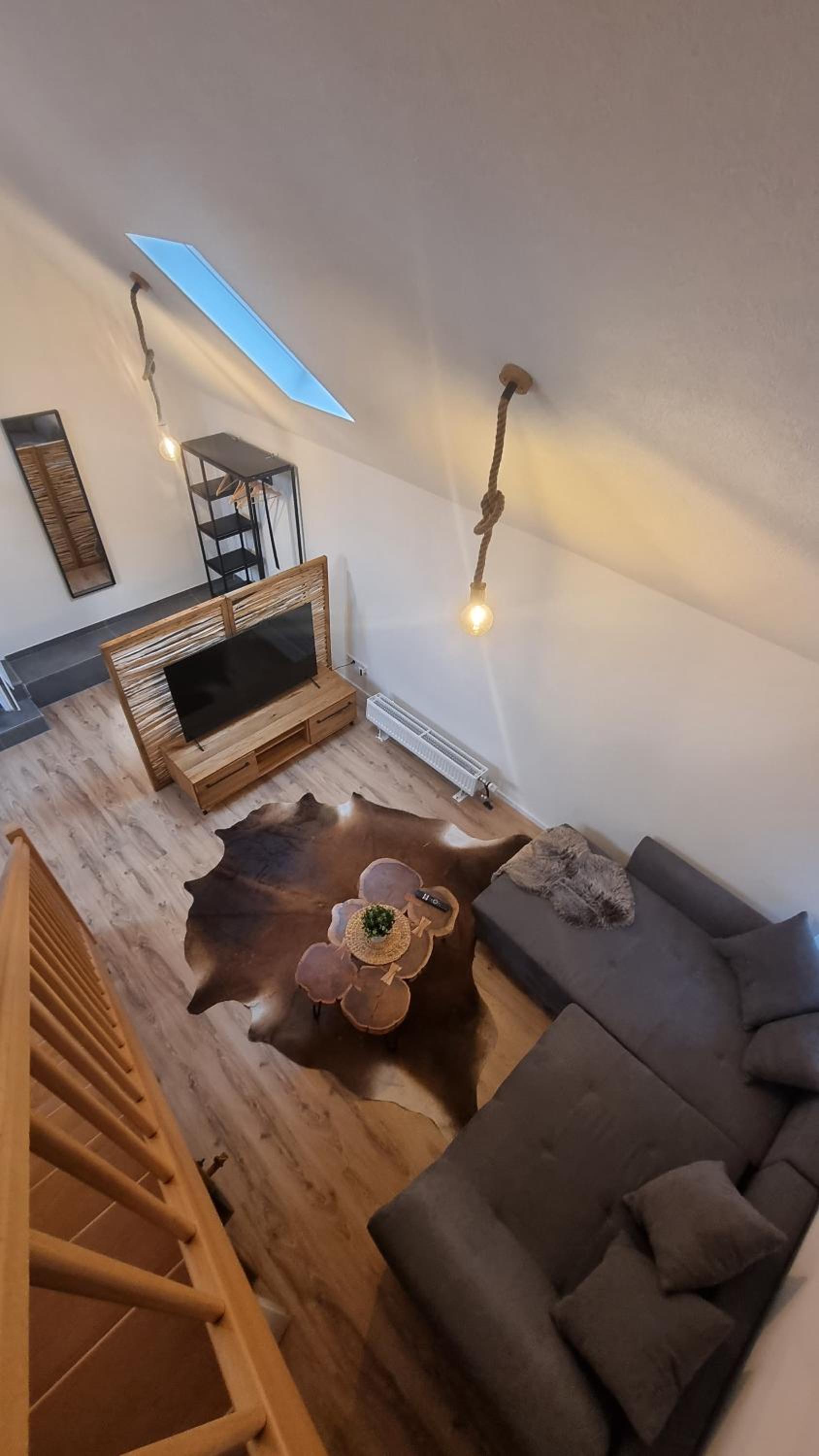 Six-Bedroom House photo 2