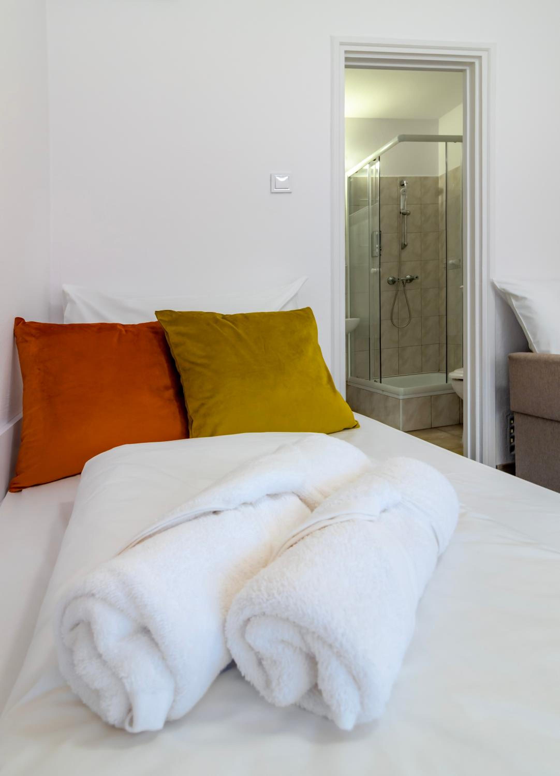 Family Room with Private Bathroom - Photo 9