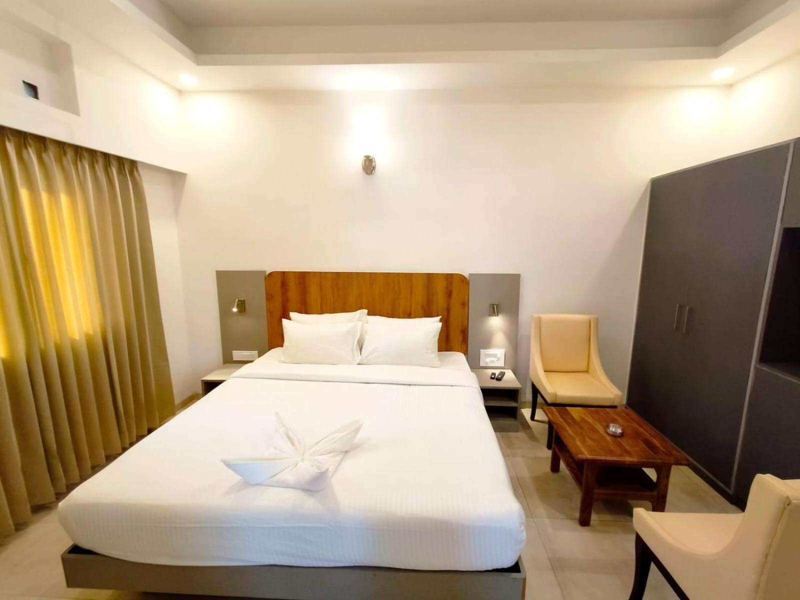 Standard Double Room with Fan photo 3