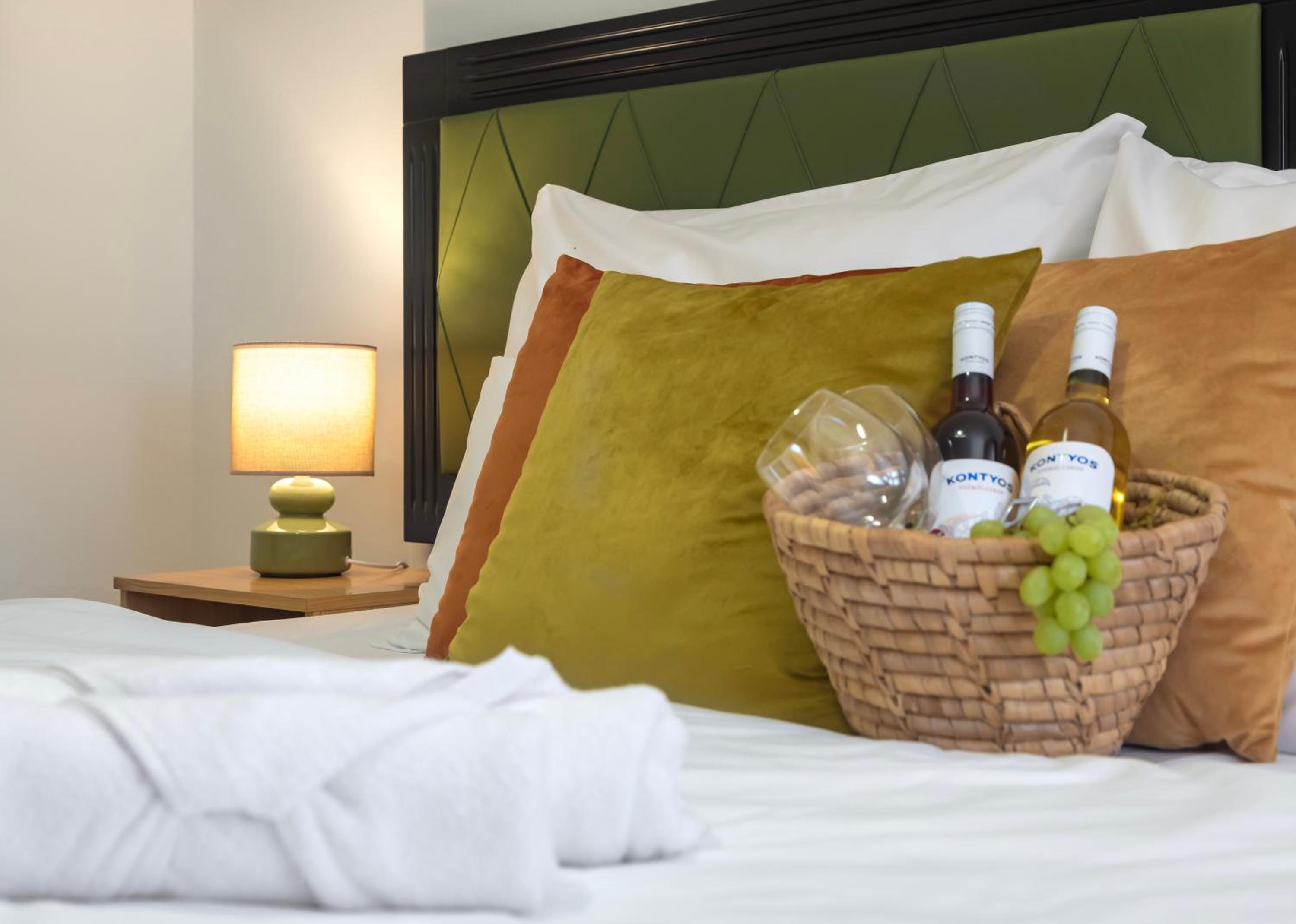 Double Room with Private Bathroom - Photo 10
