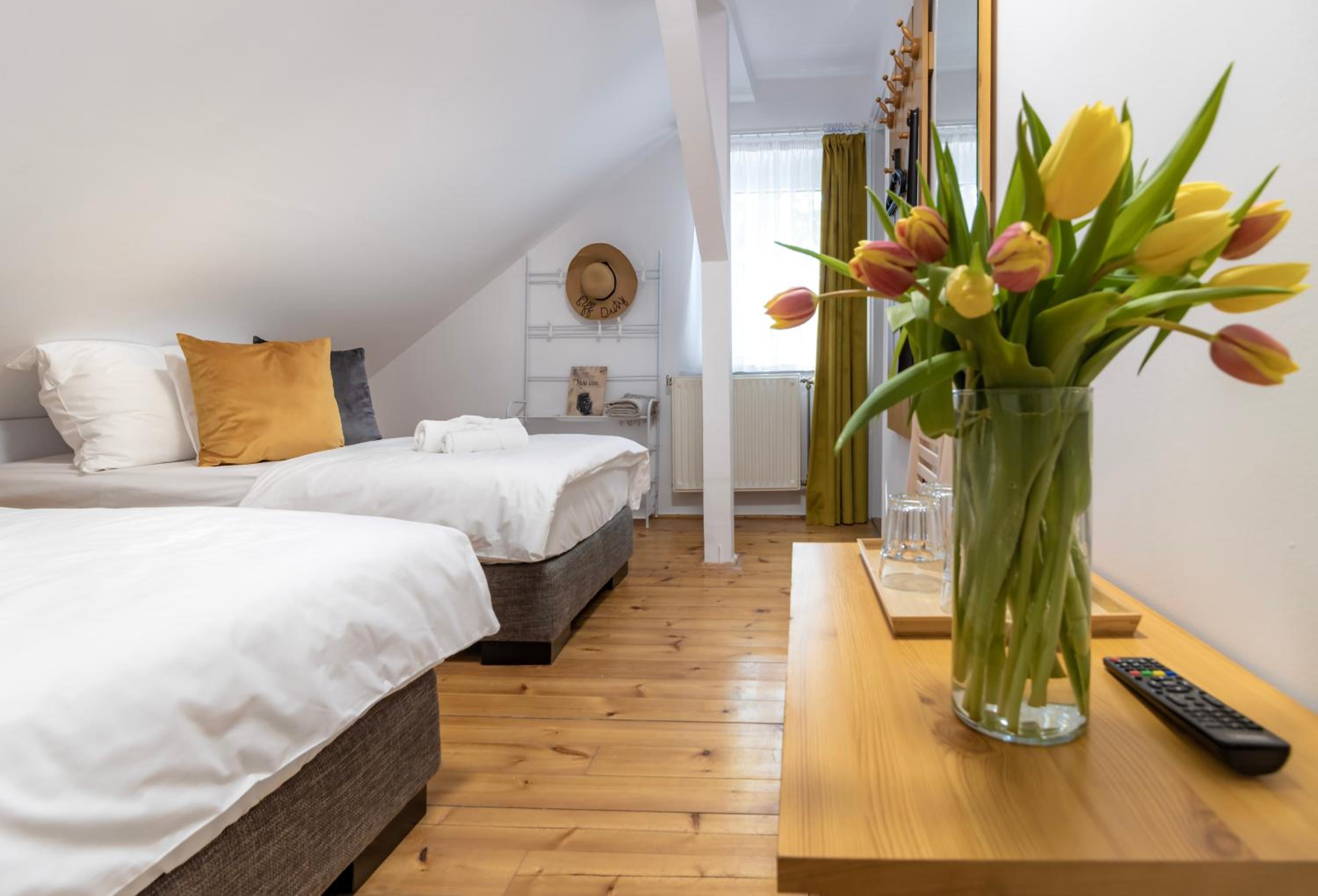 Triple Room with Private Bathroom - Photo 1
