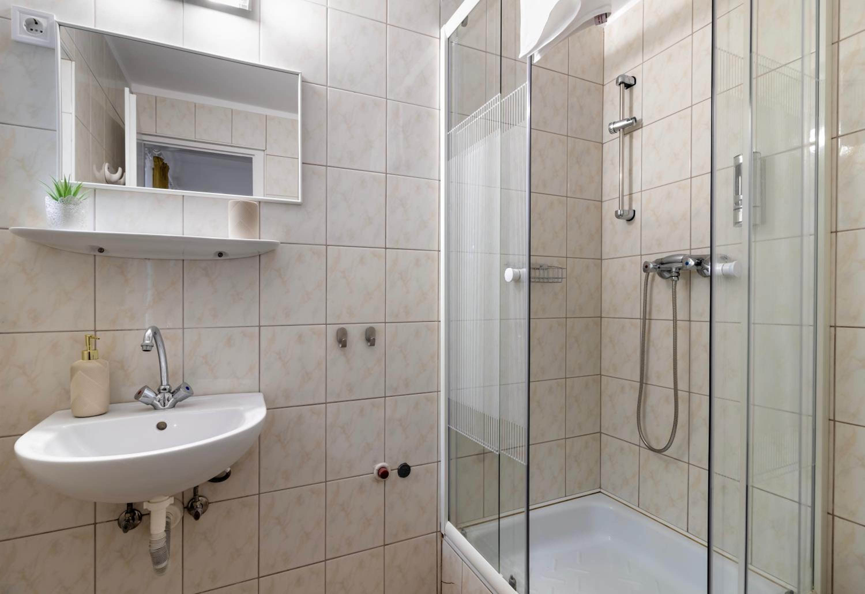 Triple Room with Private Bathroom - Photo 4