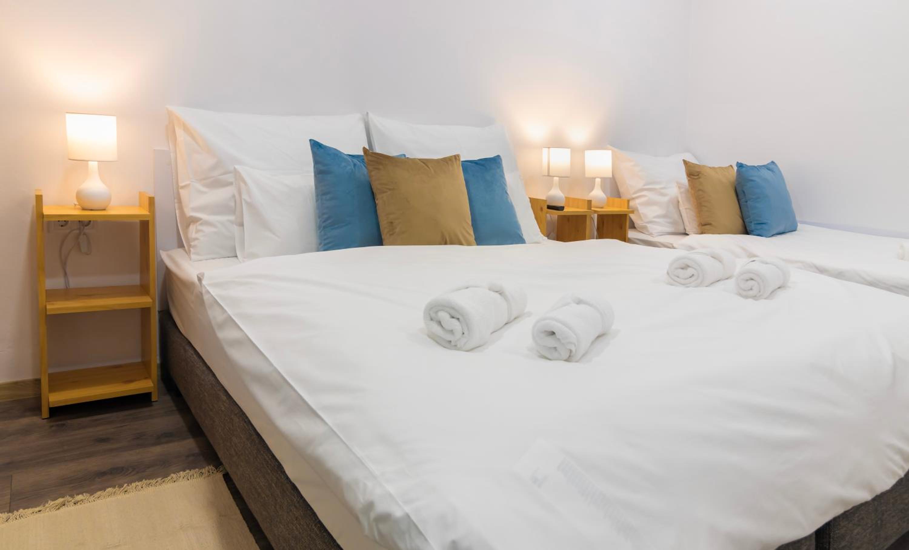Quadruple Room with Bathroom - Photo 1