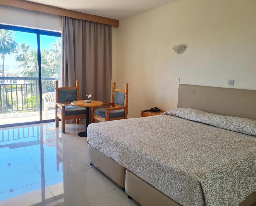 Double or Twin Room photo 3