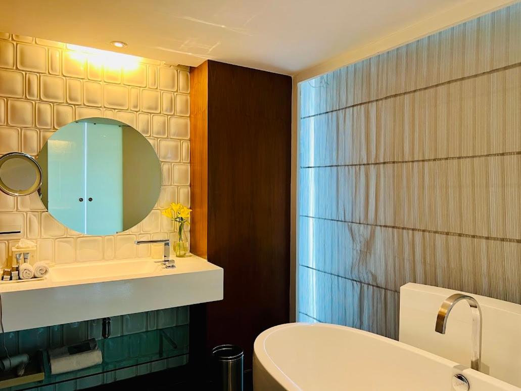 Luxury Double or Twin Room (20% off on session of Spa ,15% Off on Laundry service ,Complimentary Welcome Drink on arrival) Luxury Double or Twin Room (20% off on session of Spa ,15% Off on Laundry service ,Complimentary Welcome Drink on arrival)