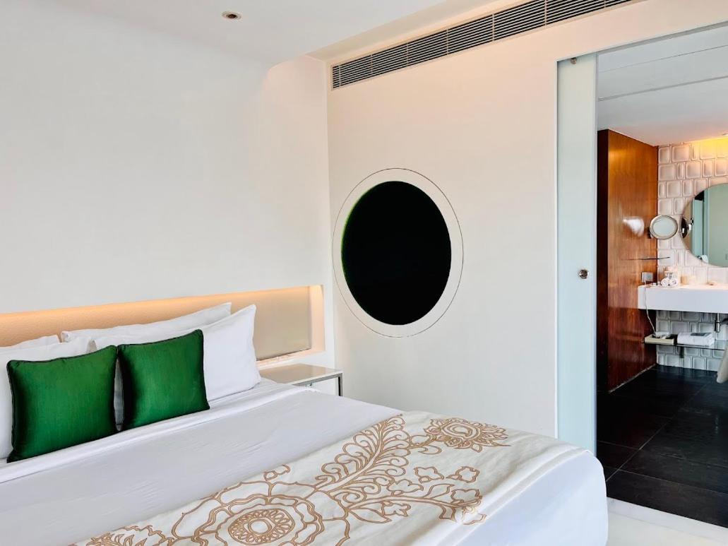 Luxury Double or Twin Room (20% off on session of Spa ,15% Off on Laundry service ,Complimentary Welcome Drink on arrival)