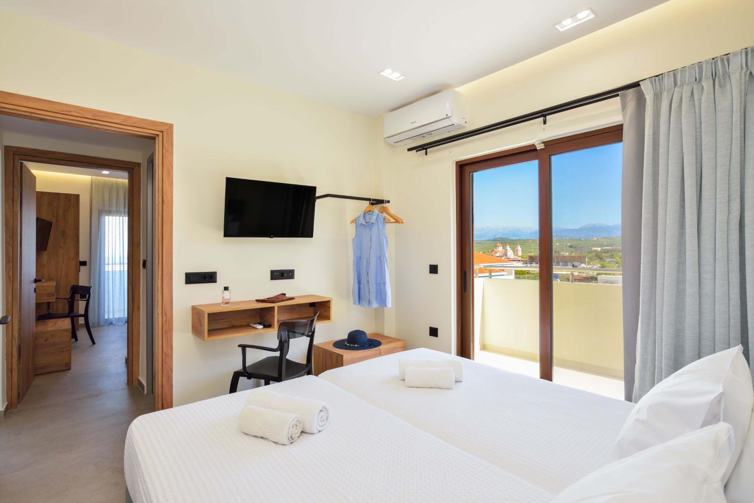 Superior Quadruple Room photo 3