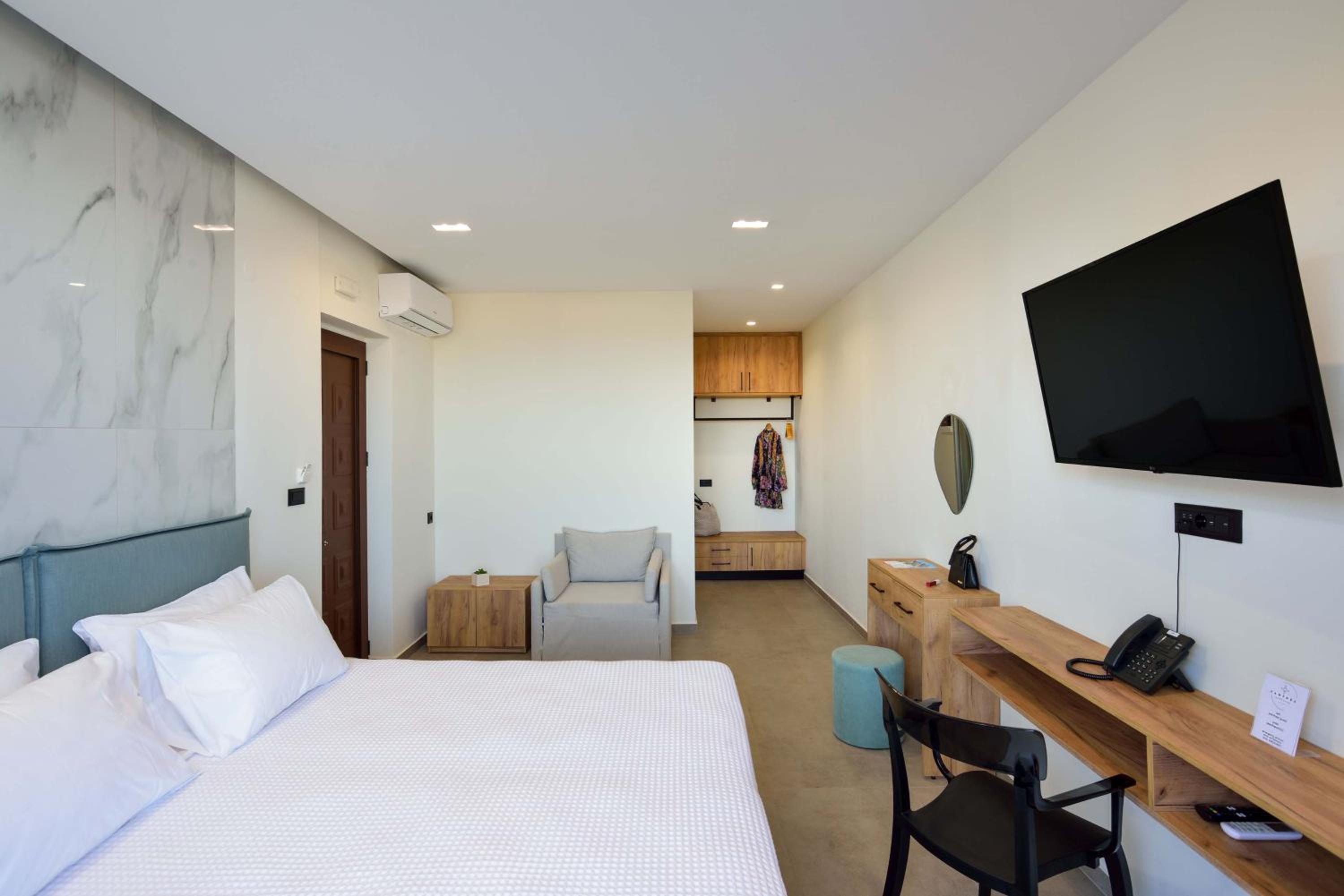 Double or Twin Room with Extra Bed photo 2