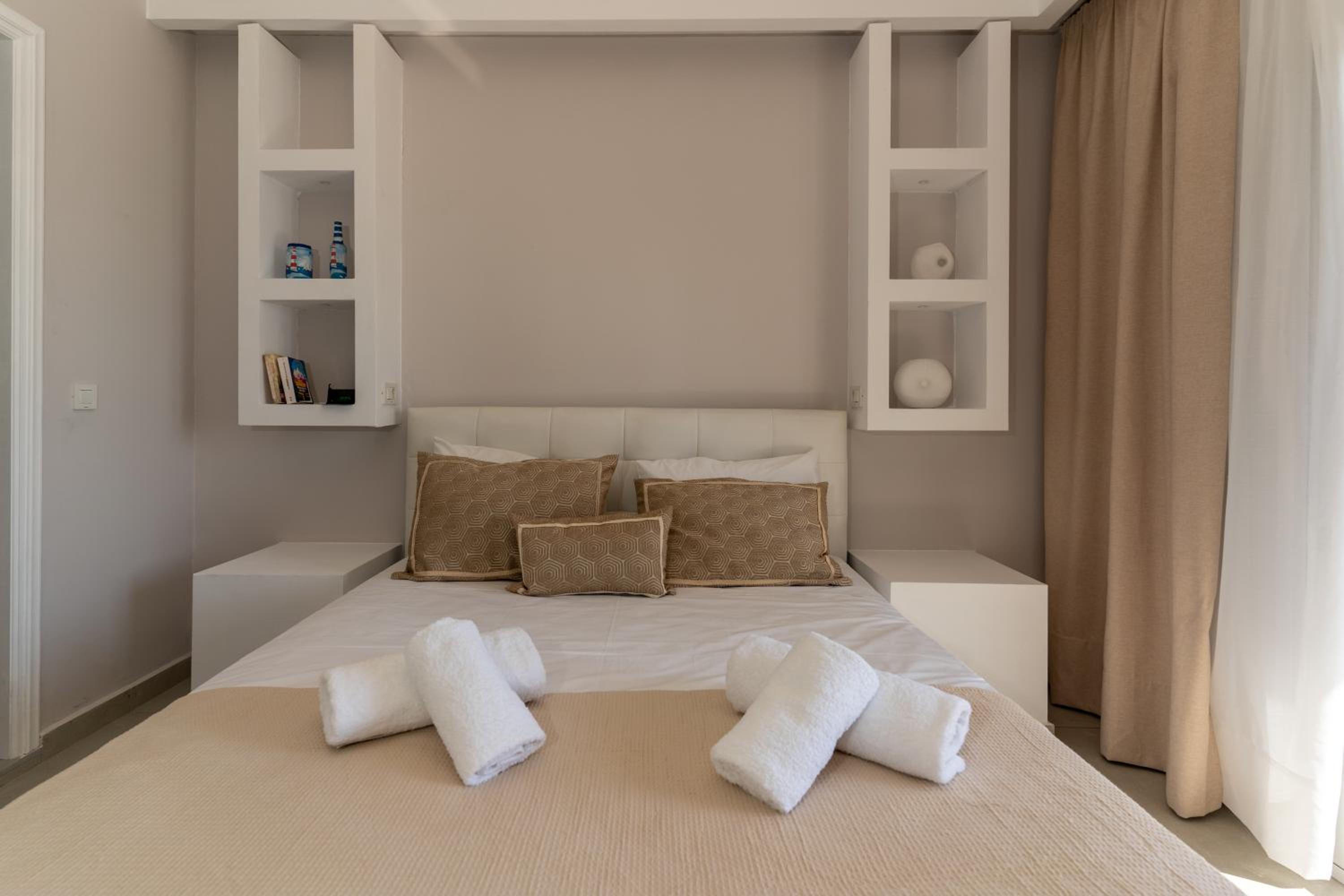 One-Bedroom Apartment photo 3