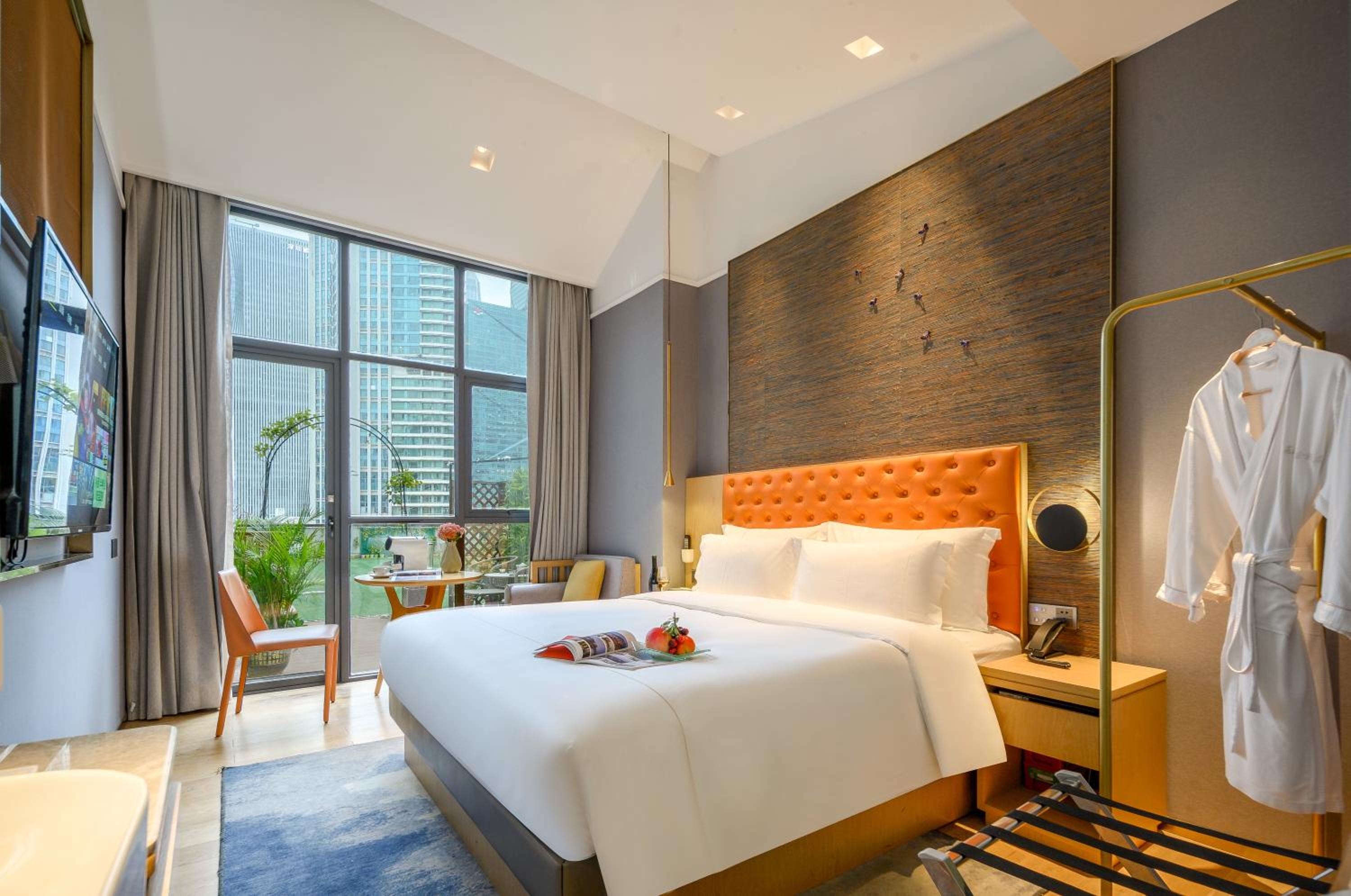 Courtyard King Room