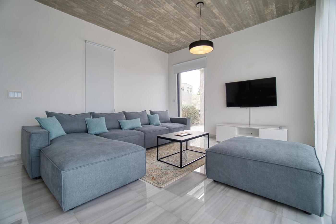 Four-Bedroom Villa photo 1