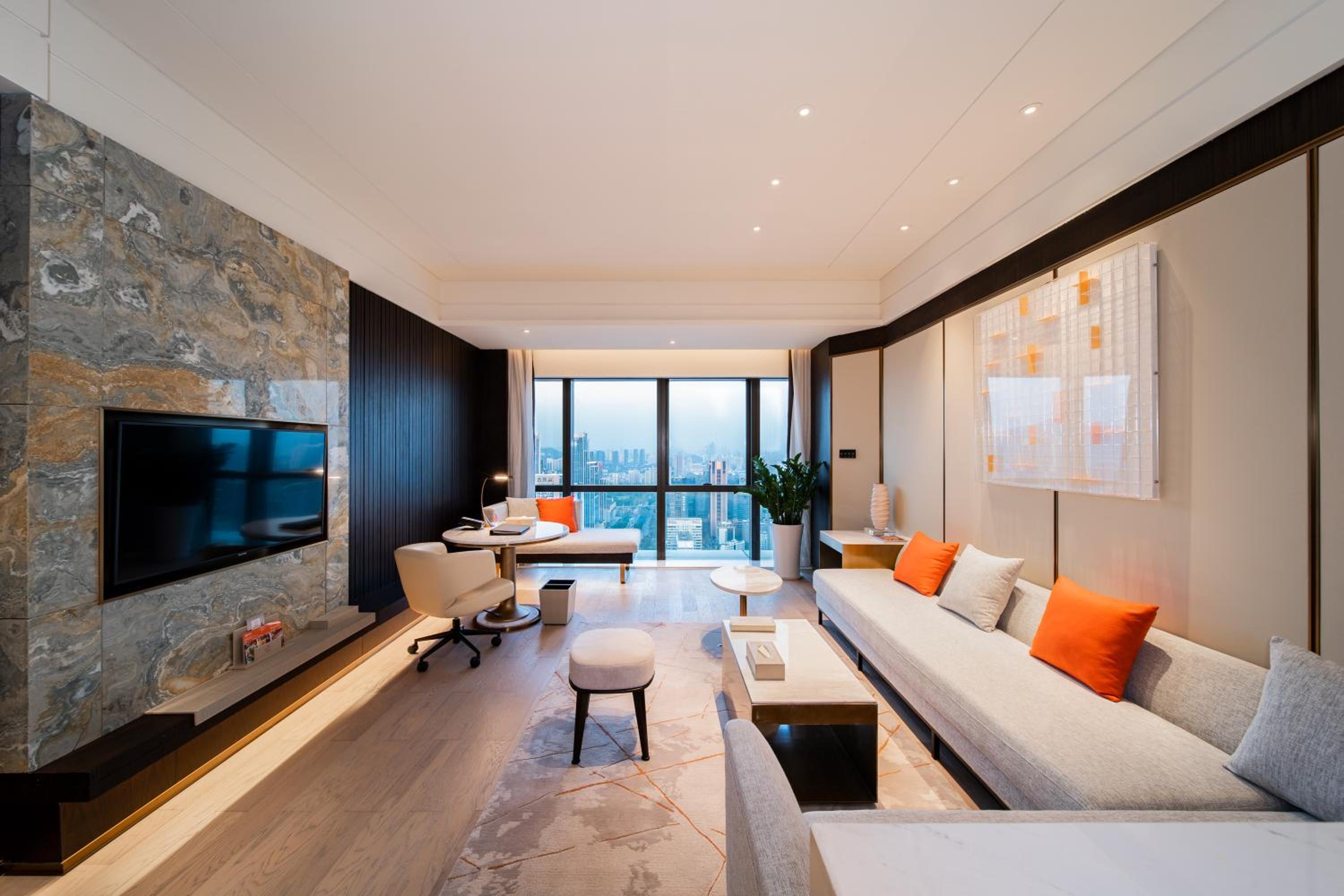 One-Bedroom Suite Lounge Access - Photo 3